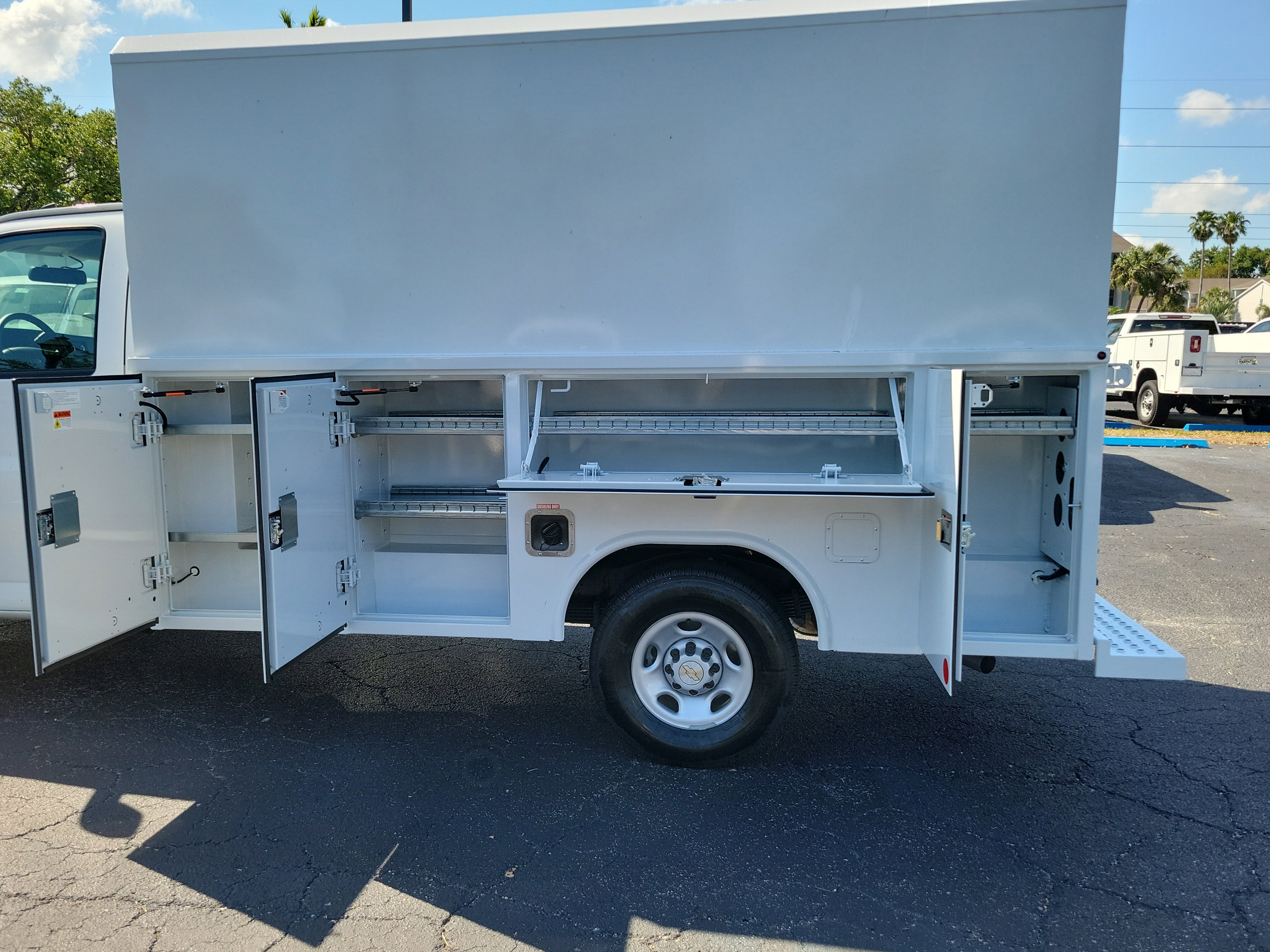 2025 Chevrolet Express Cutaway 3500 1WT