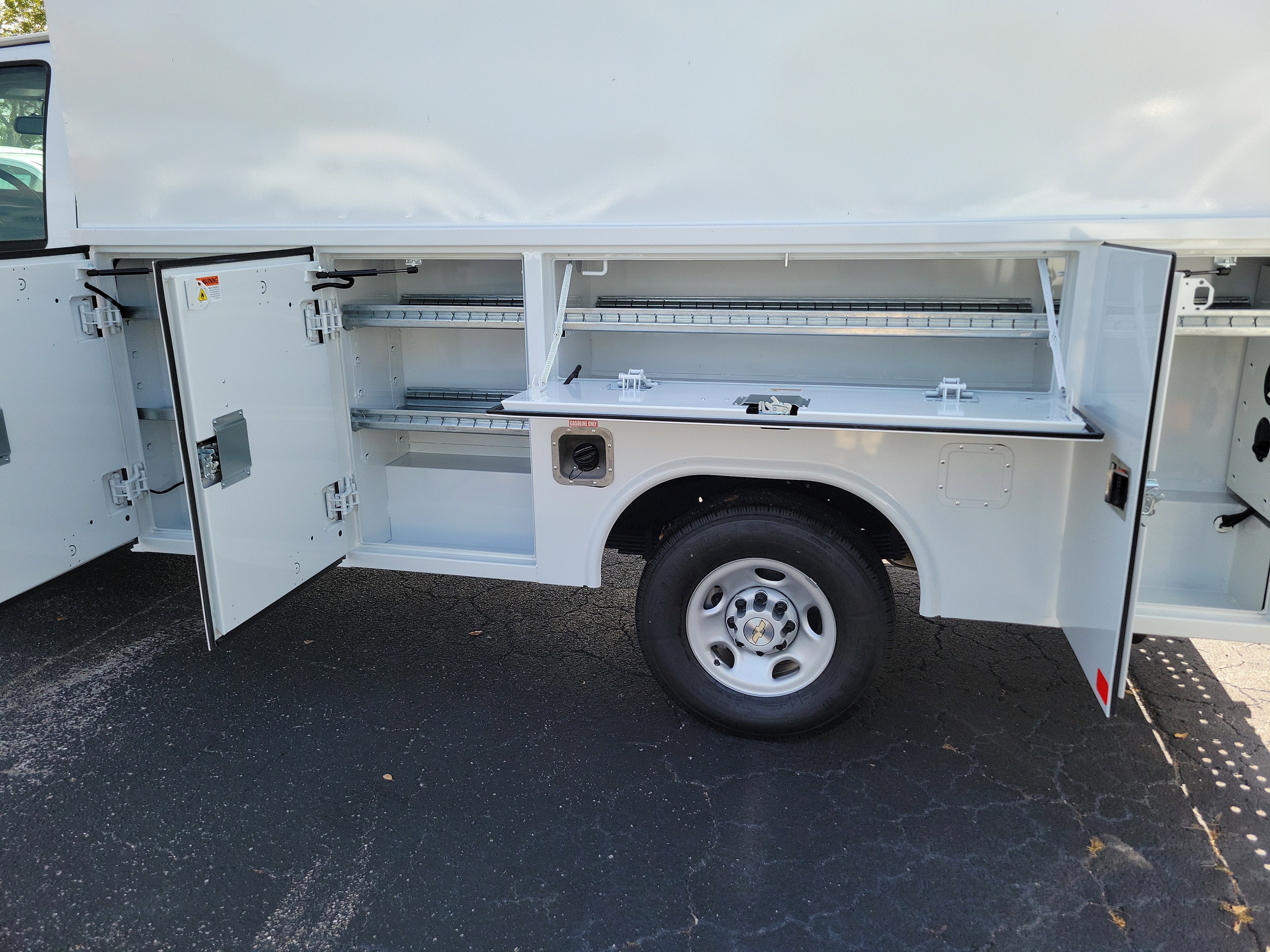 2025 Chevrolet Express Cutaway 3500 1WT