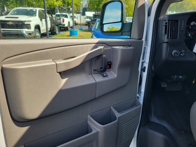 2025 Chevrolet Express Cutaway 3500 1WT