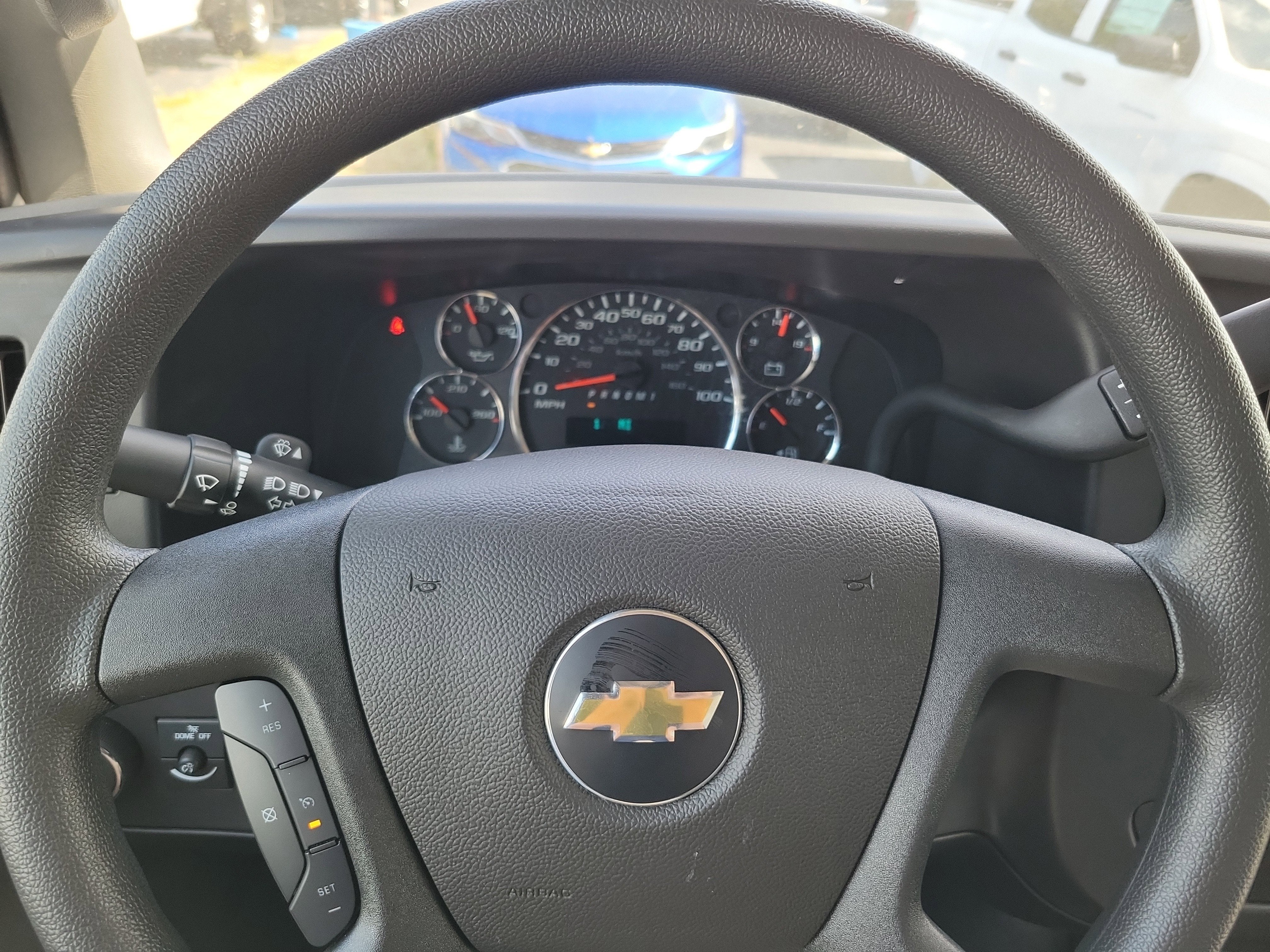 2025 Chevrolet Express Cutaway 3500 1WT