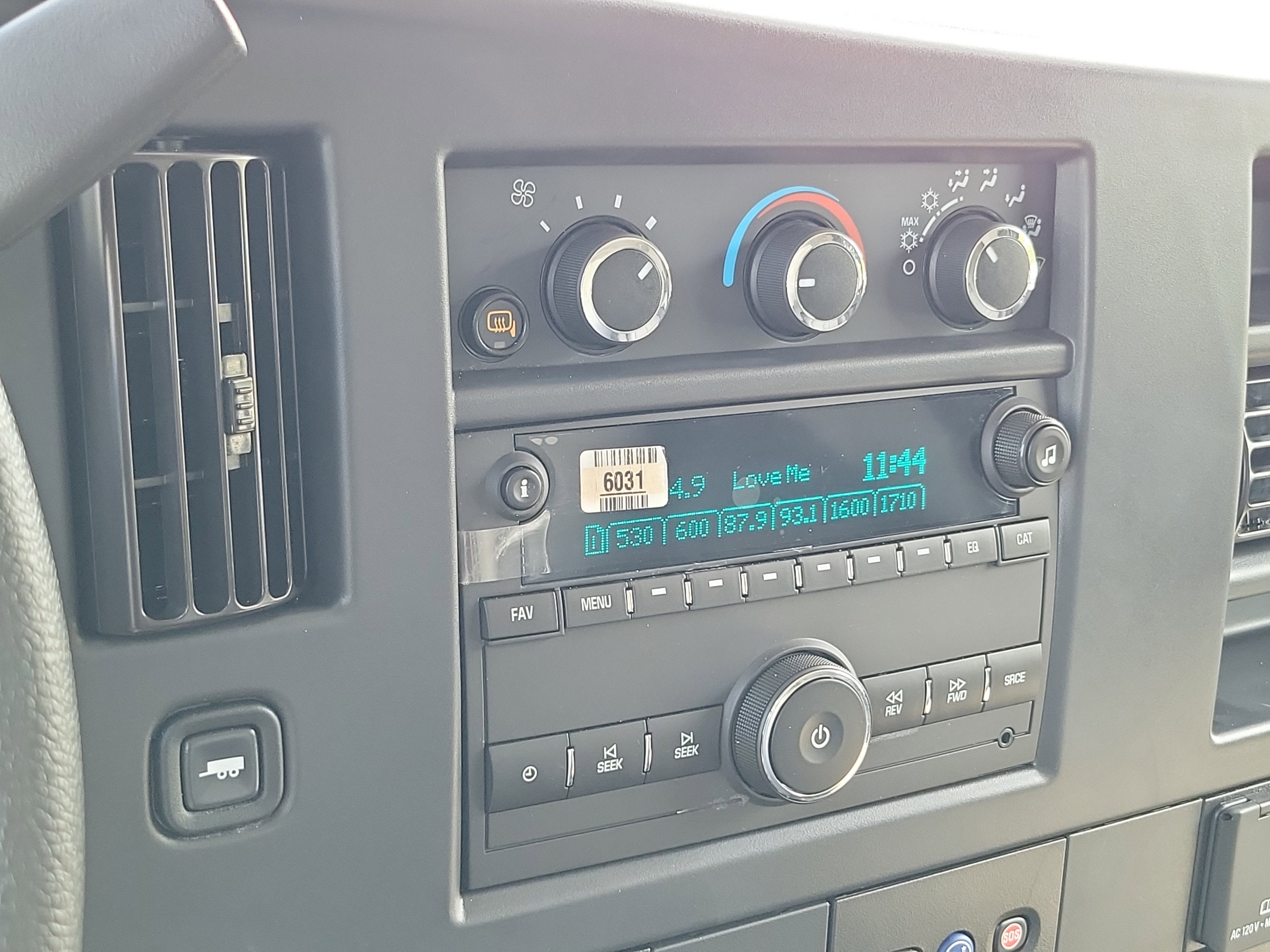 2025 Chevrolet Express Cutaway 3500 1WT