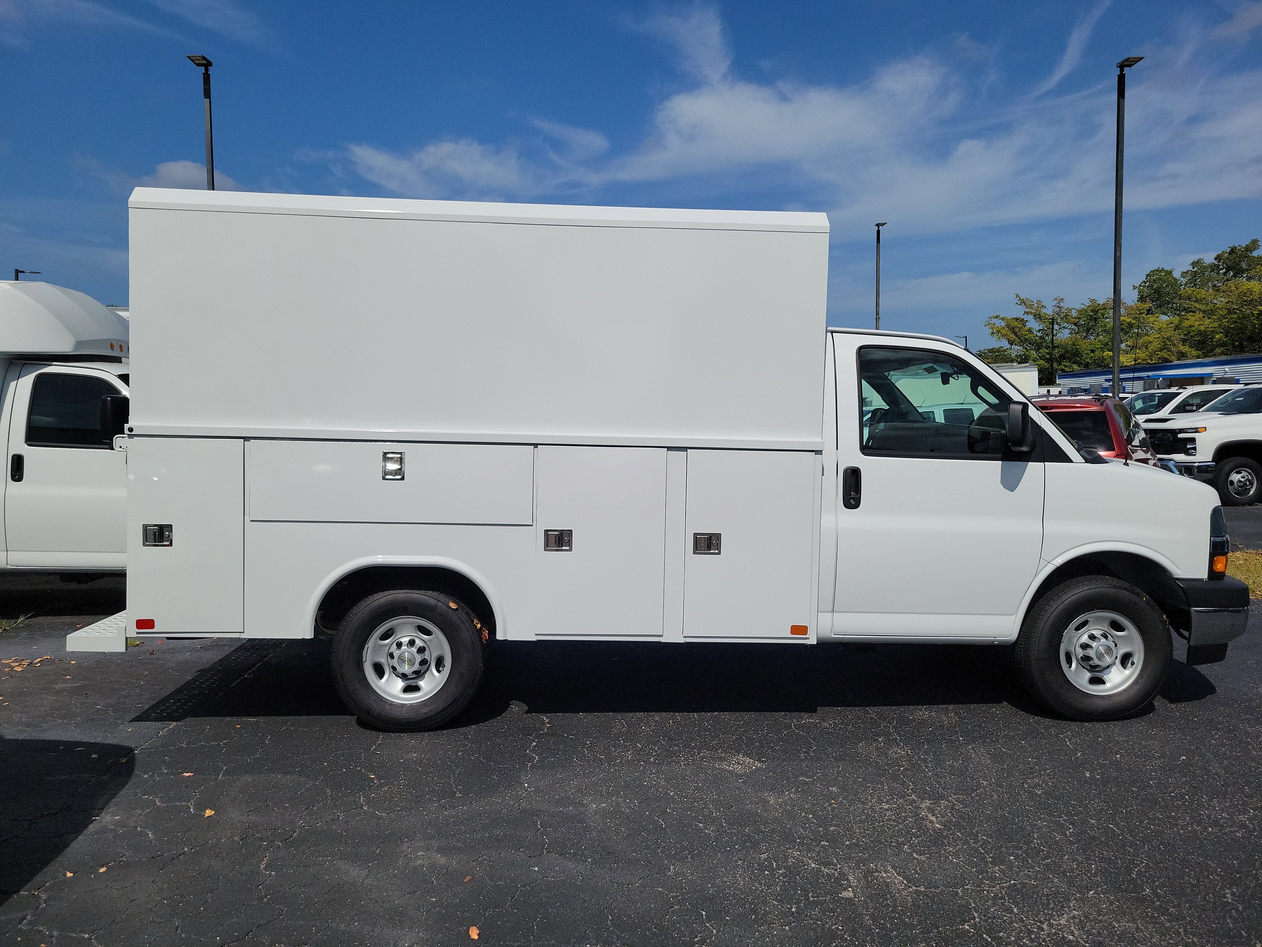 2025 Chevrolet Express Cutaway 3500 1WT
