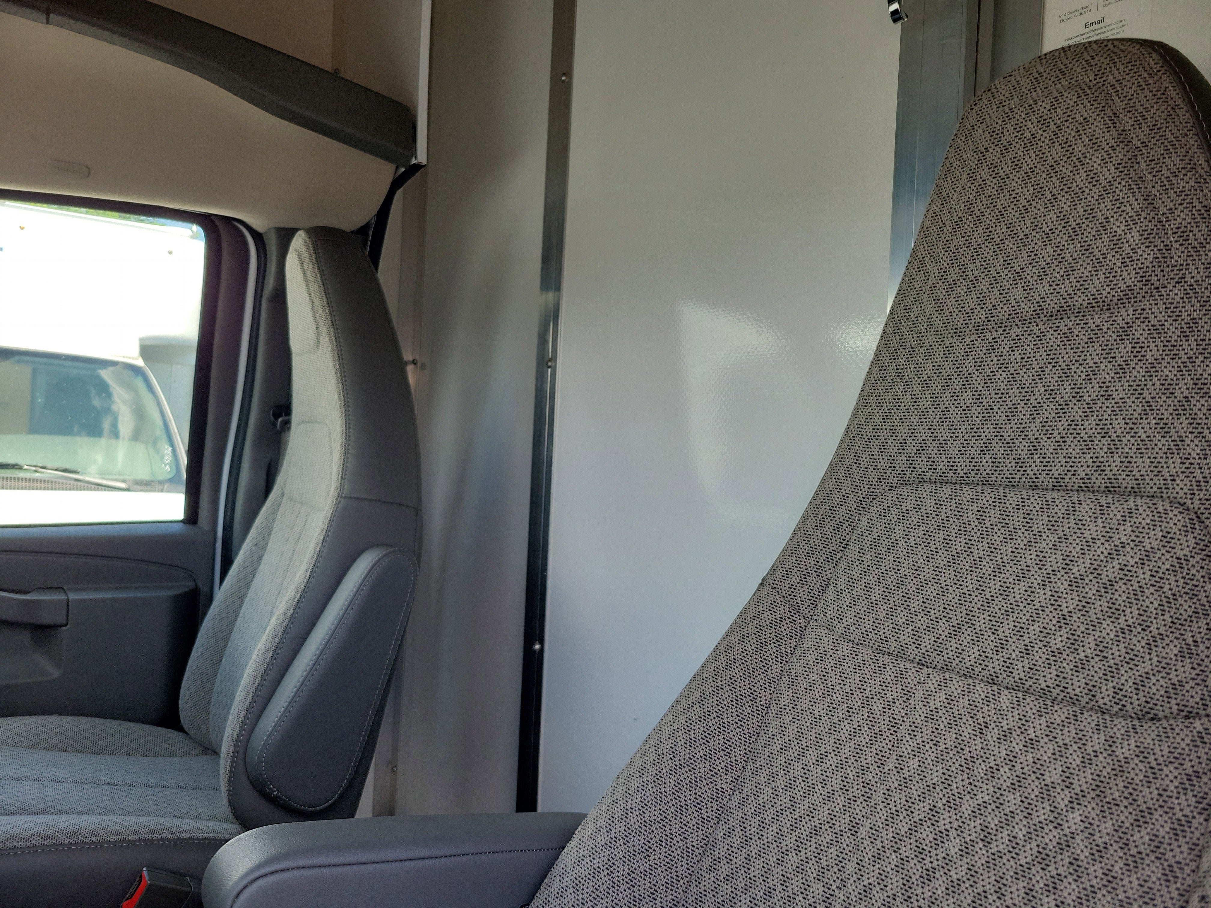 2025 Chevrolet Express Cutaway 3500 1WT