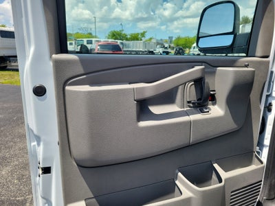 2025 Chevrolet Express Cutaway 3500 1WT