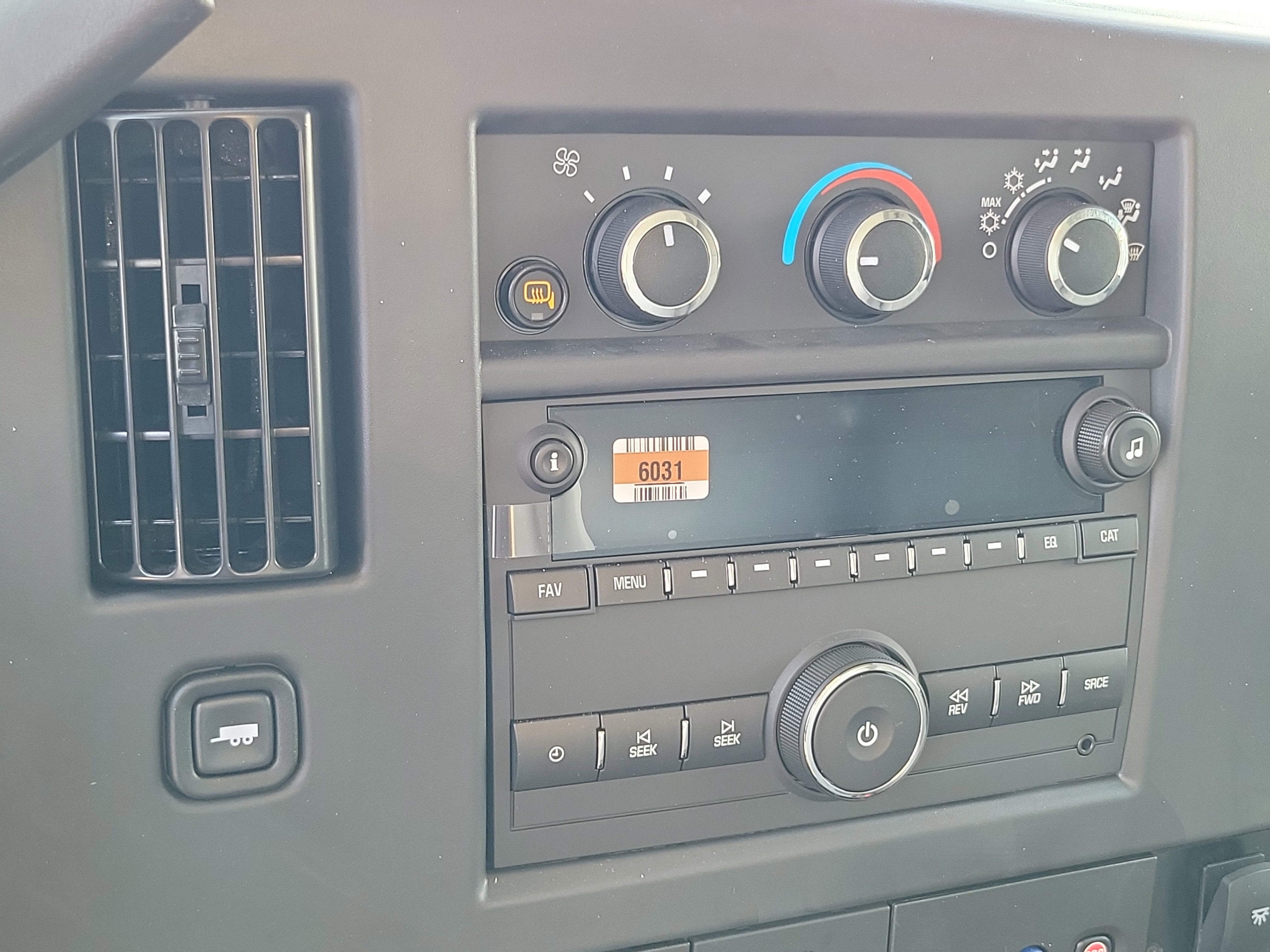 2025 Chevrolet Express Cutaway 3500 1WT