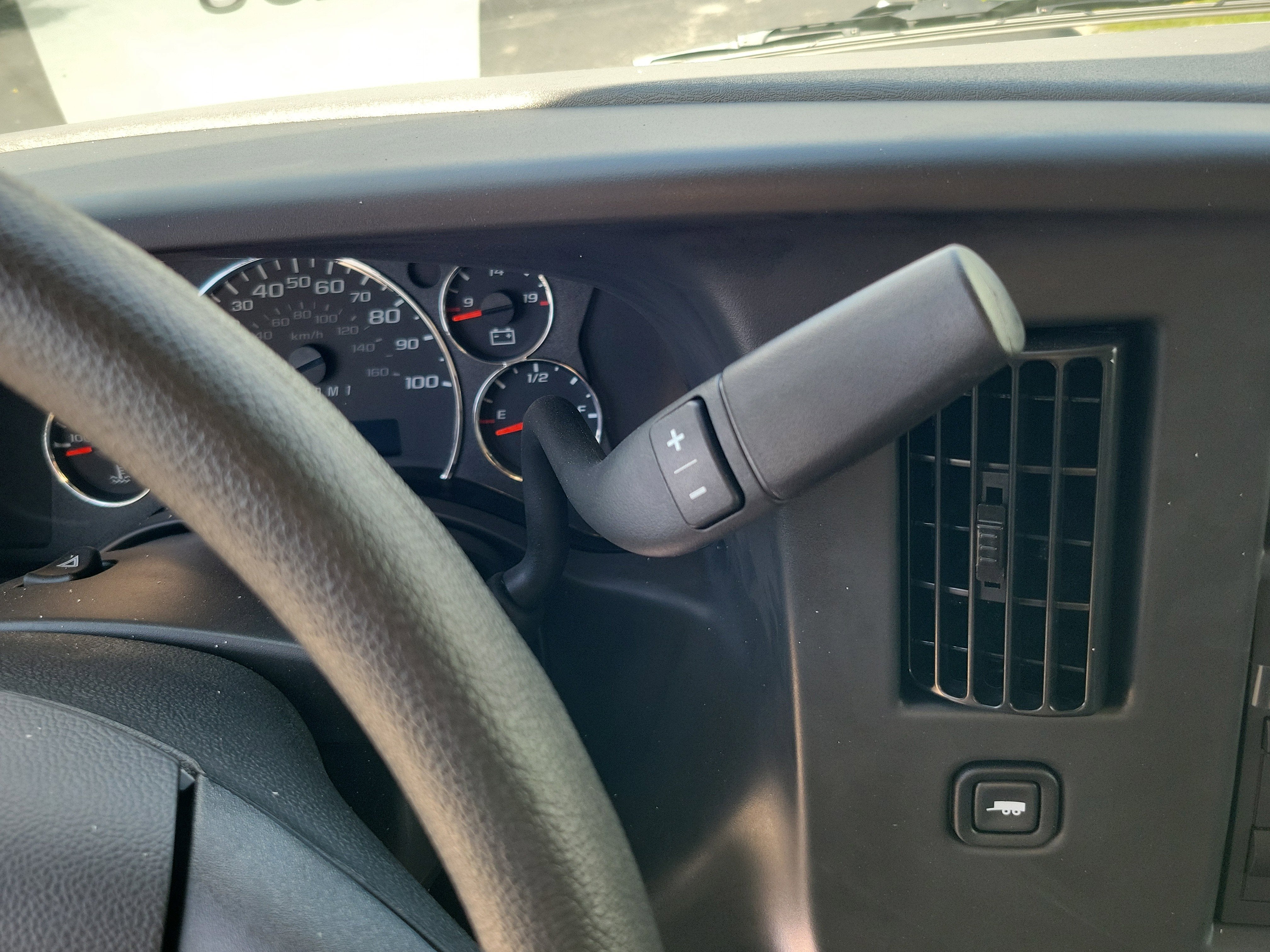 2025 Chevrolet Express Cutaway 3500 1WT