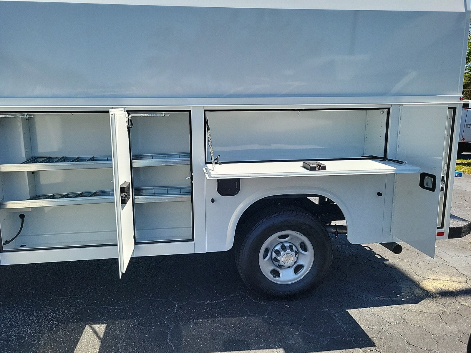 2024 Chevrolet Express Cutaway 3500 1WT