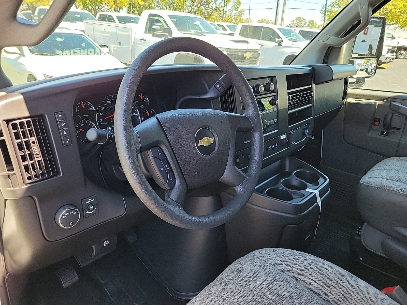 2024 Chevrolet Express Cutaway 3500 1WT