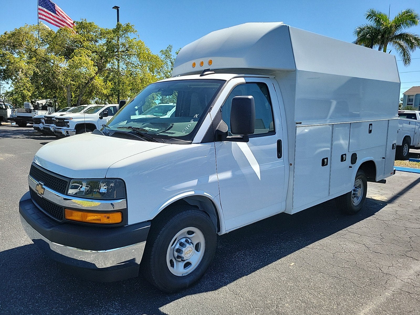 2024 Chevrolet Express Cutaway 3500 1WT