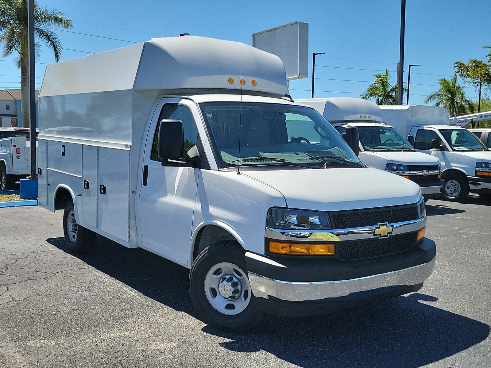 2024 Chevrolet Express Cutaway 3500 1WT