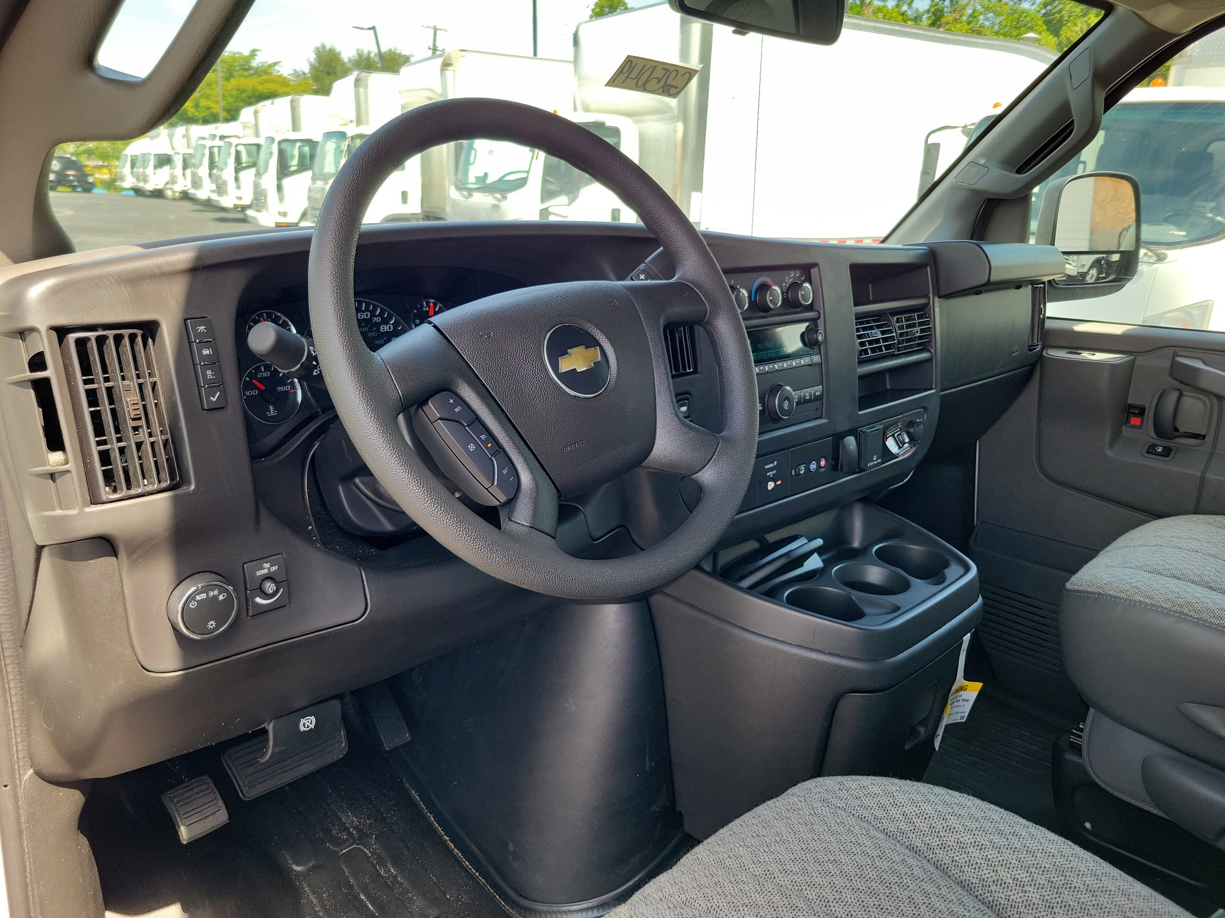 2025 Chevrolet Express Cutaway 3500 1WT