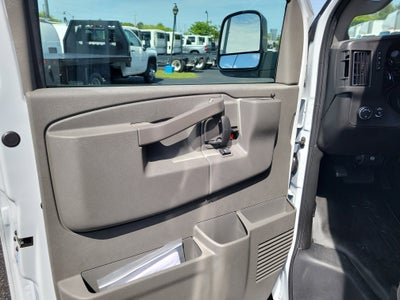 2025 Chevrolet Express Cutaway 3500 1WT