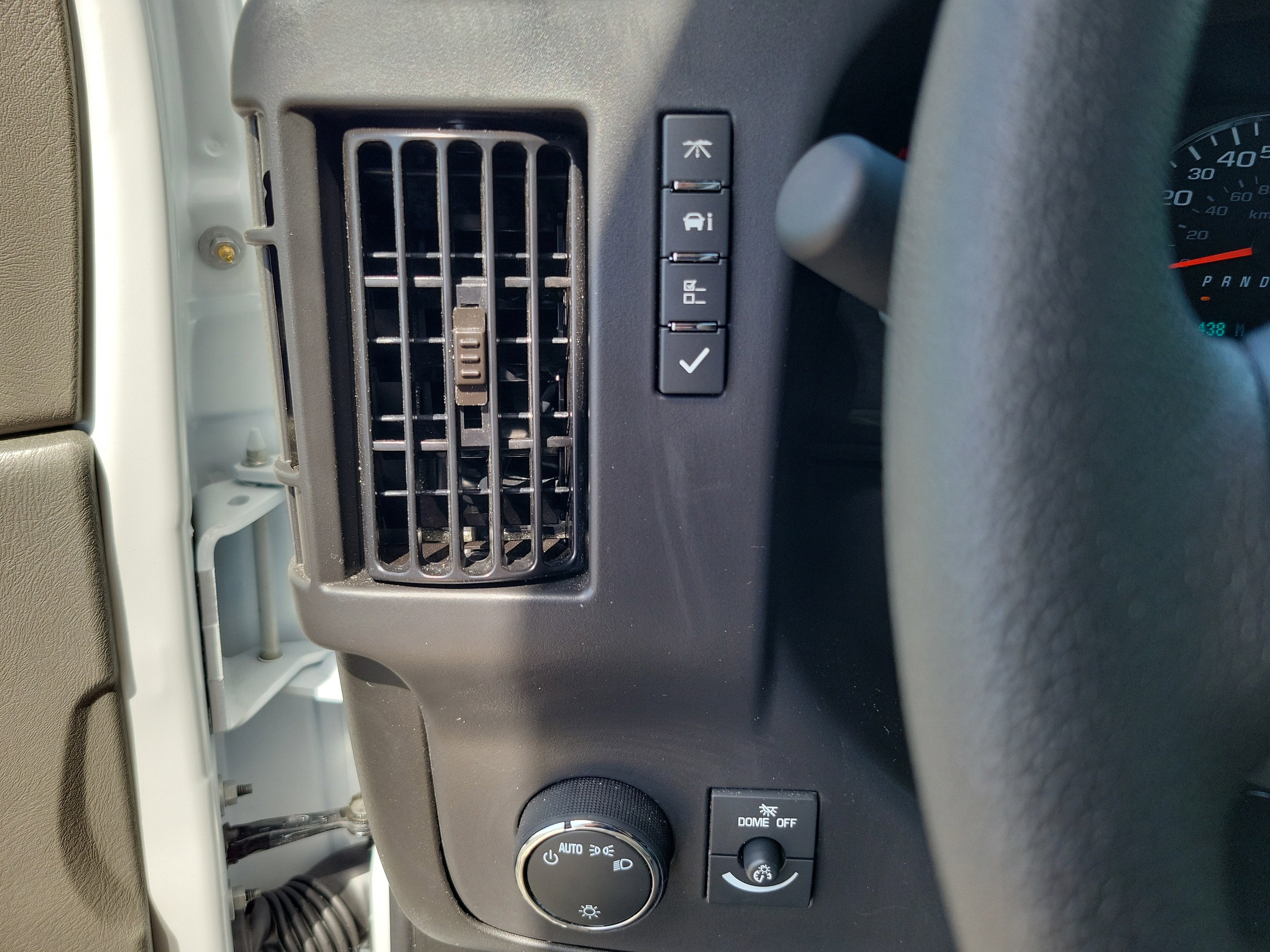 2025 Chevrolet Express Cutaway 3500 1WT