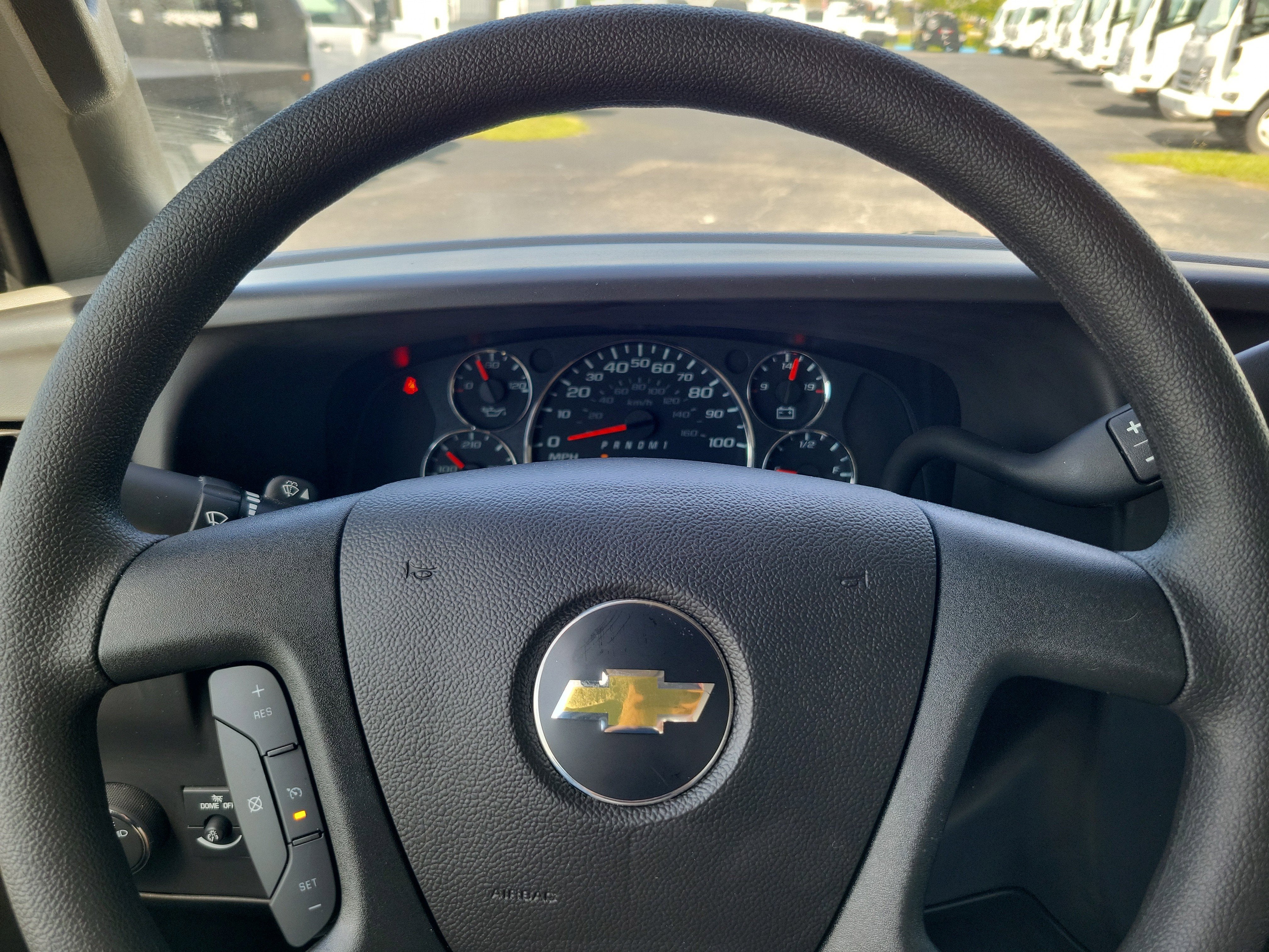 2025 Chevrolet Express Cutaway 3500 1WT