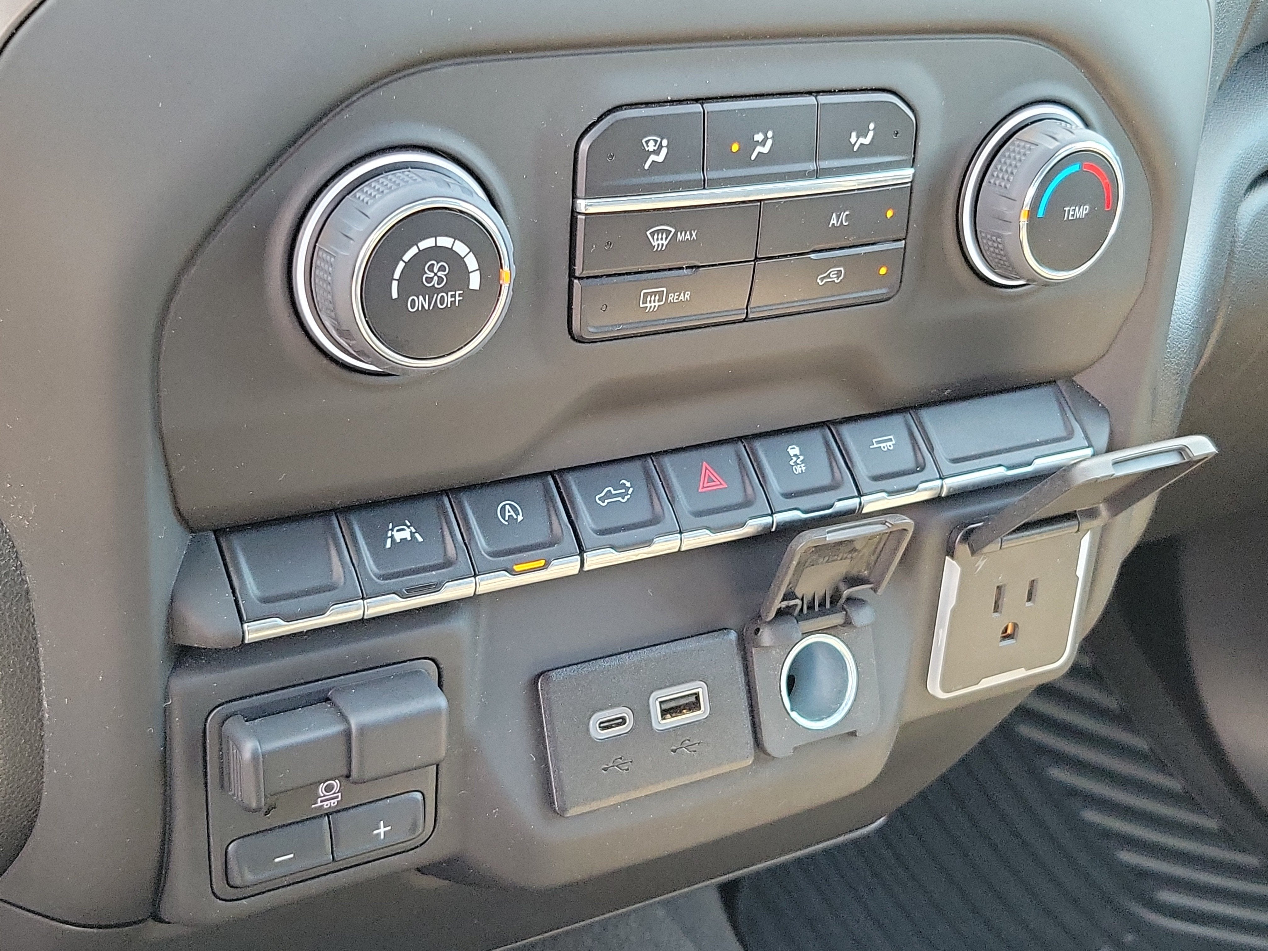 2024 Chevrolet Silverado 1500 Custom