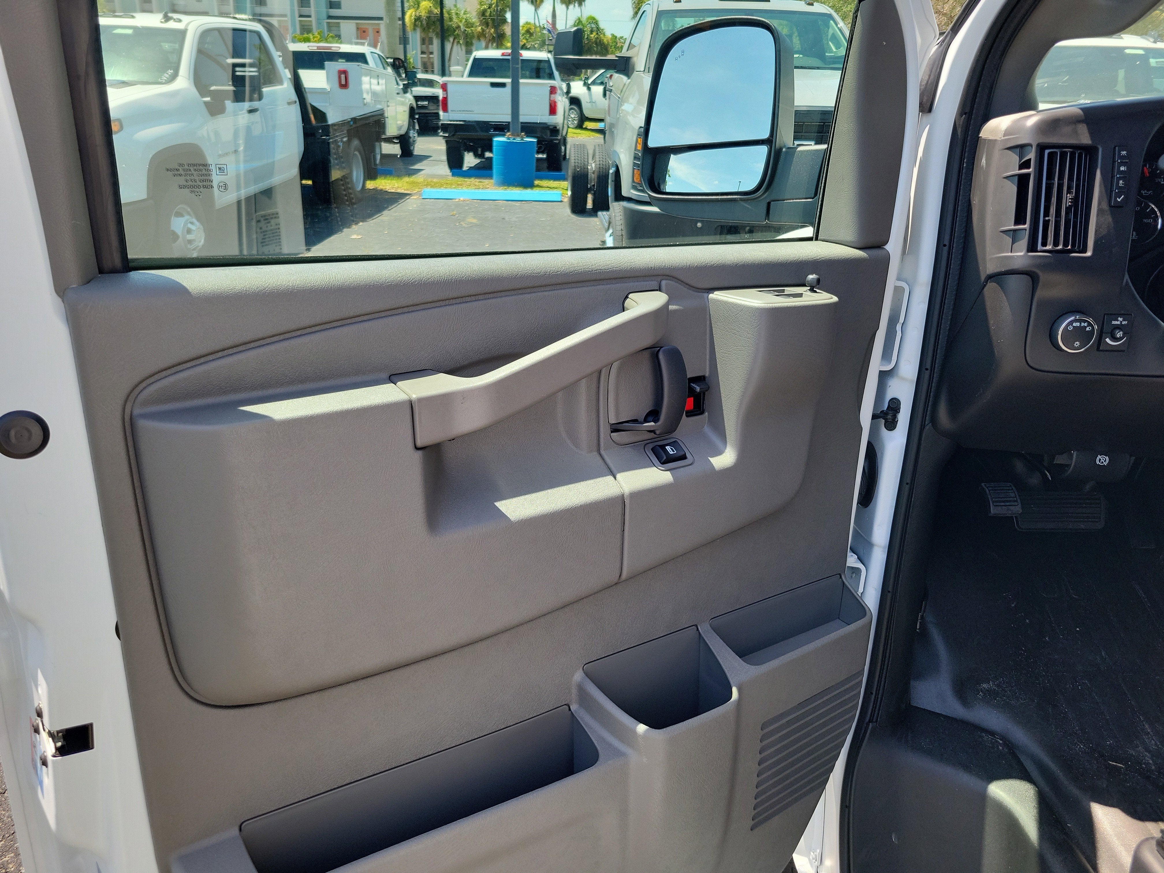 2025 Chevrolet Express Cargo 2500 WT