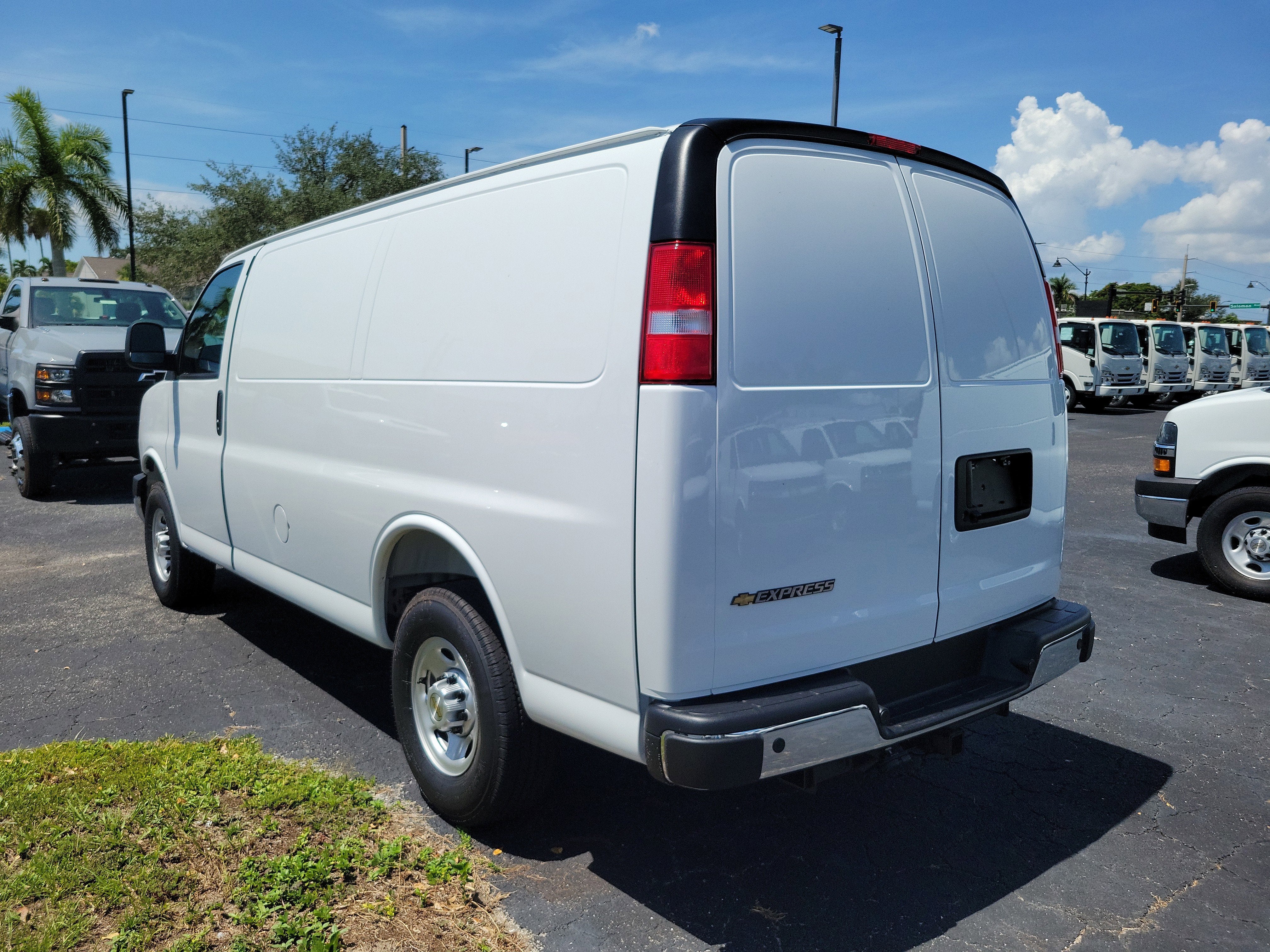 2025 Chevrolet Express Cargo 2500 WT
