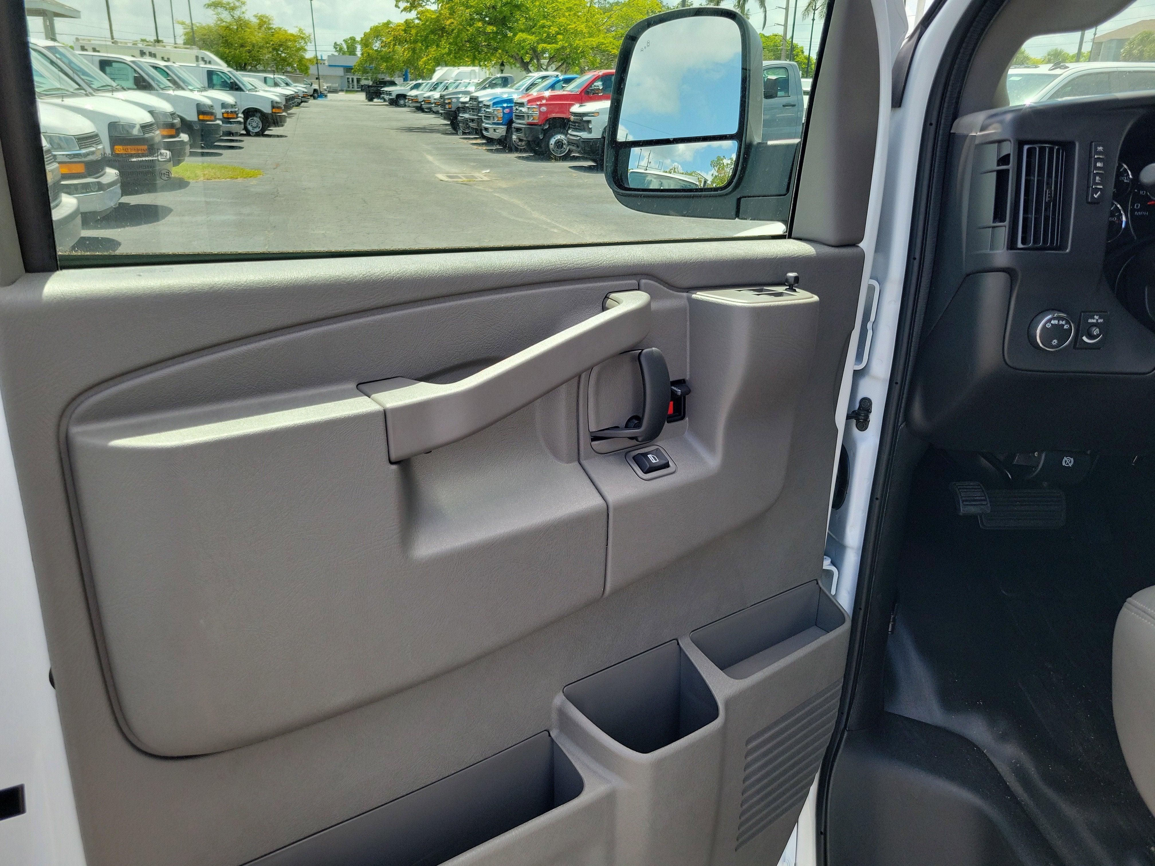 2025 Chevrolet Express Cargo 2500 WT