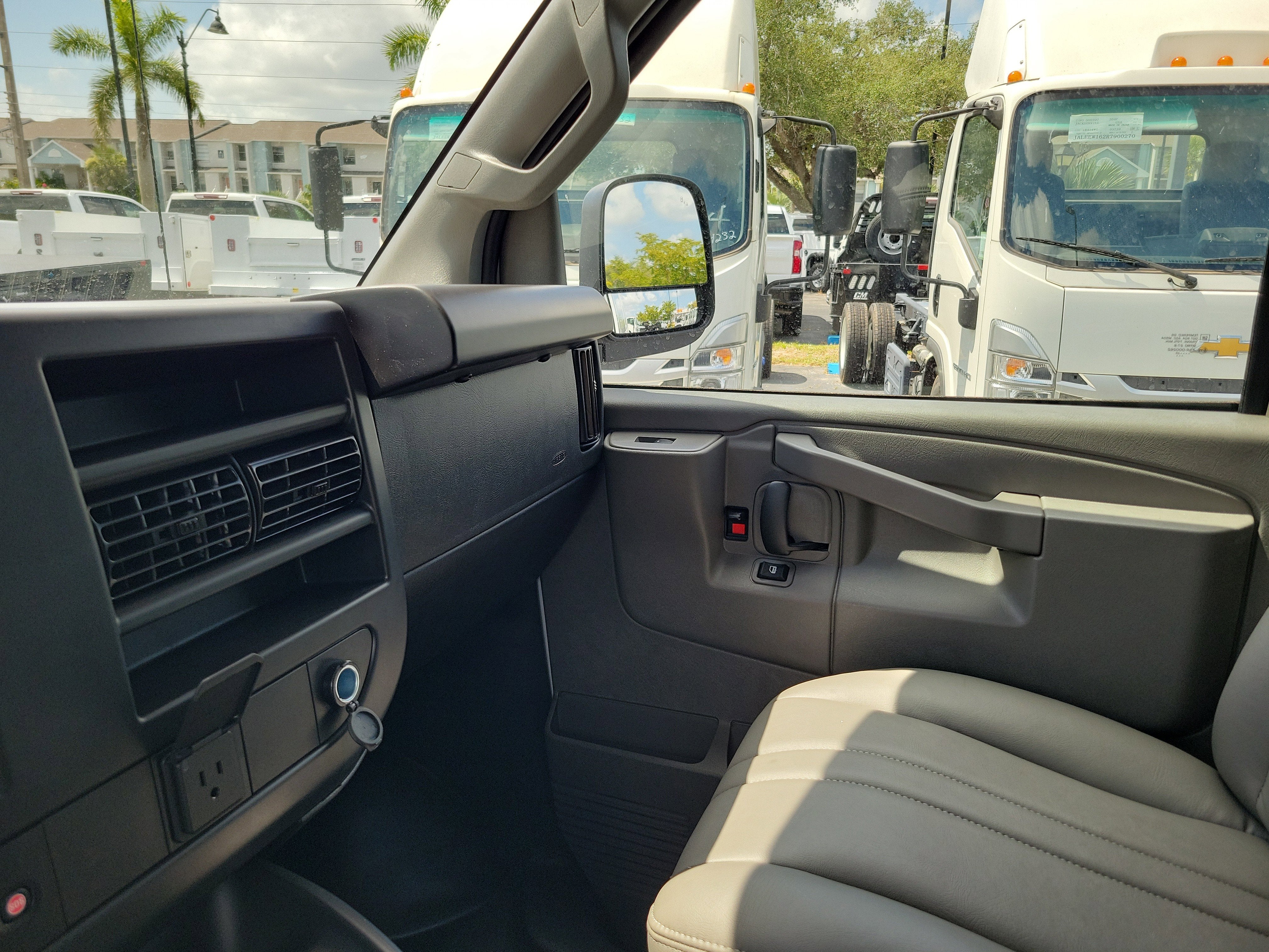 2025 Chevrolet Express Cargo 2500 WT