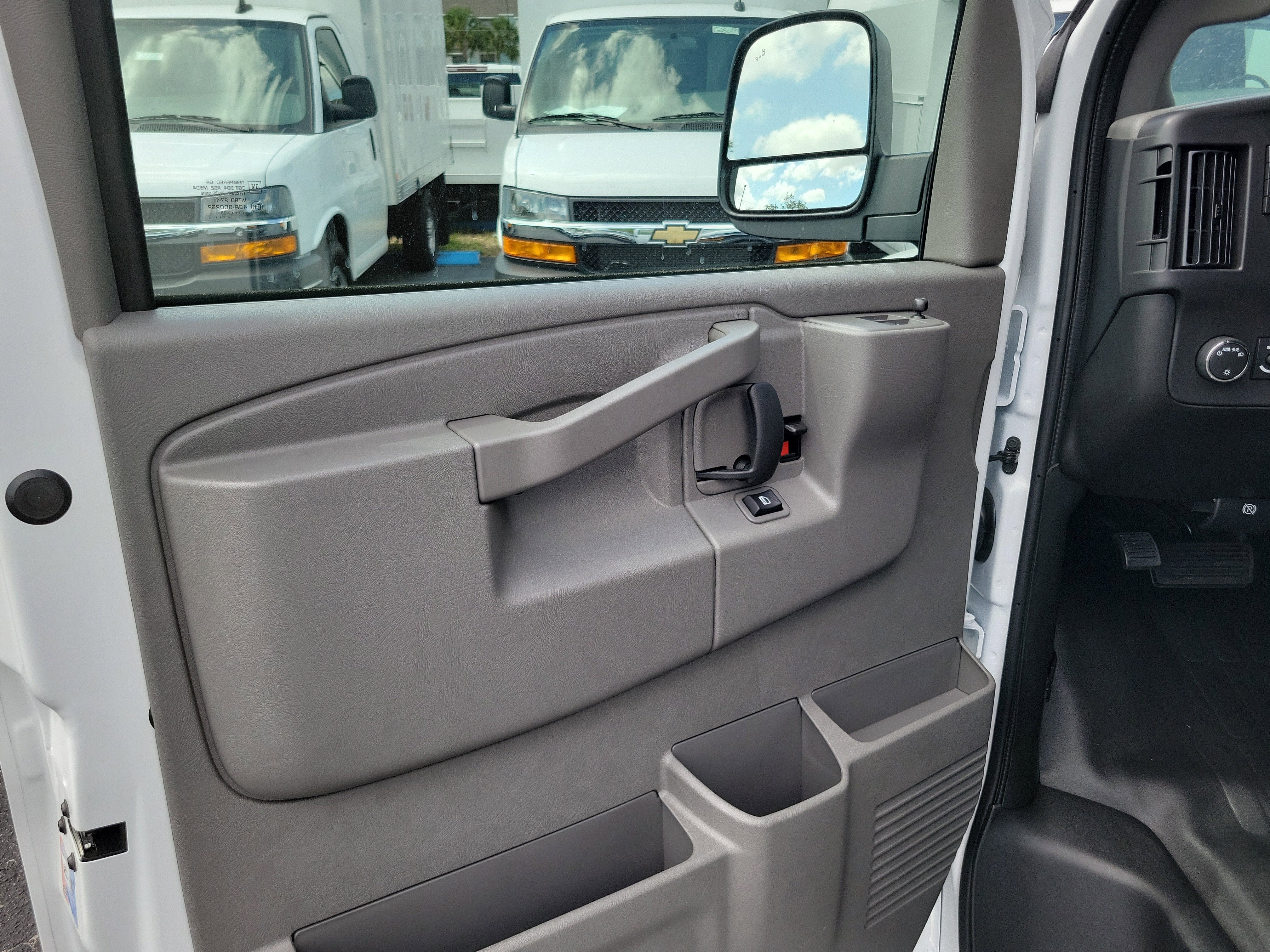 2025 Chevrolet Express Cargo 2500 WT