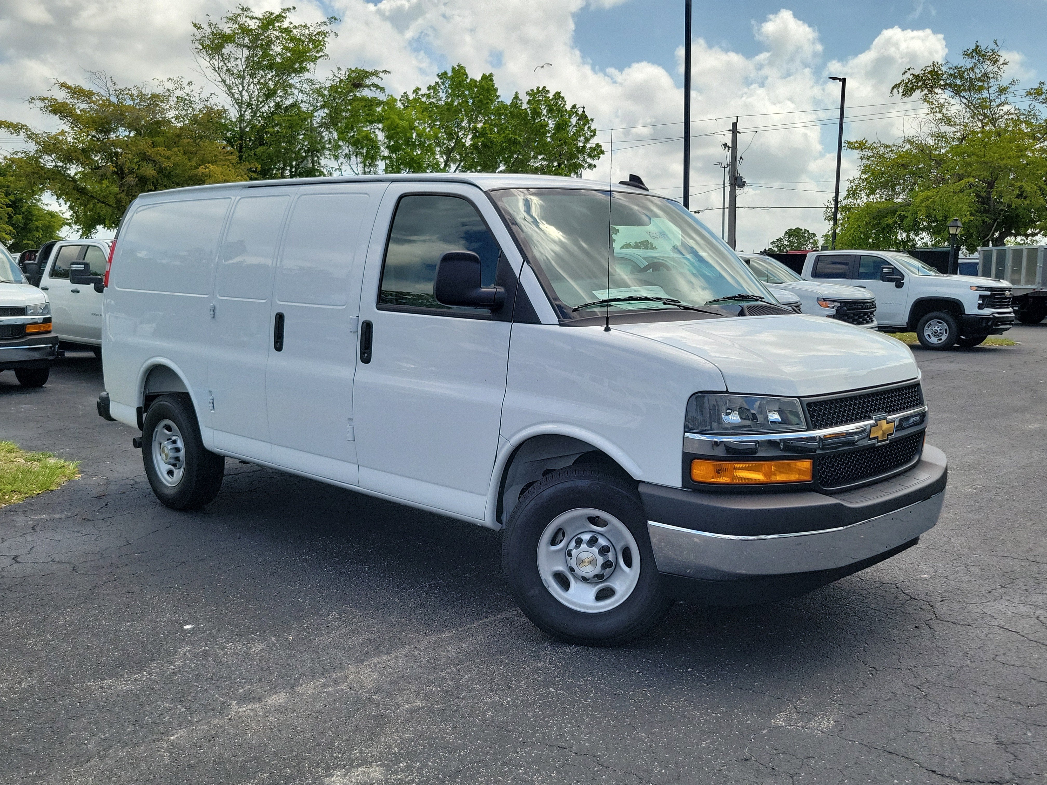 2025 Chevrolet Express Cargo 2500 WT