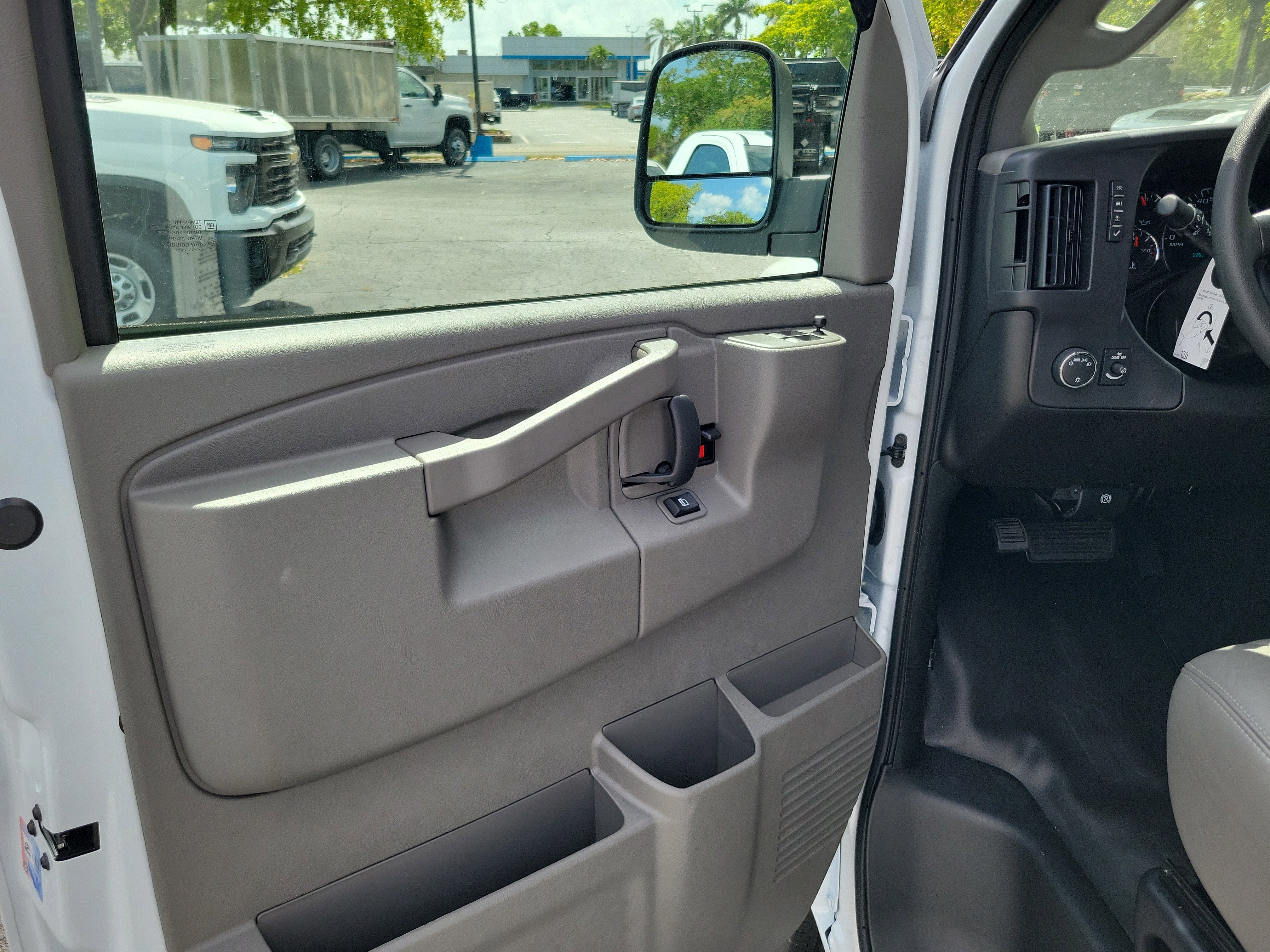 2025 Chevrolet Express Cargo 2500 WT