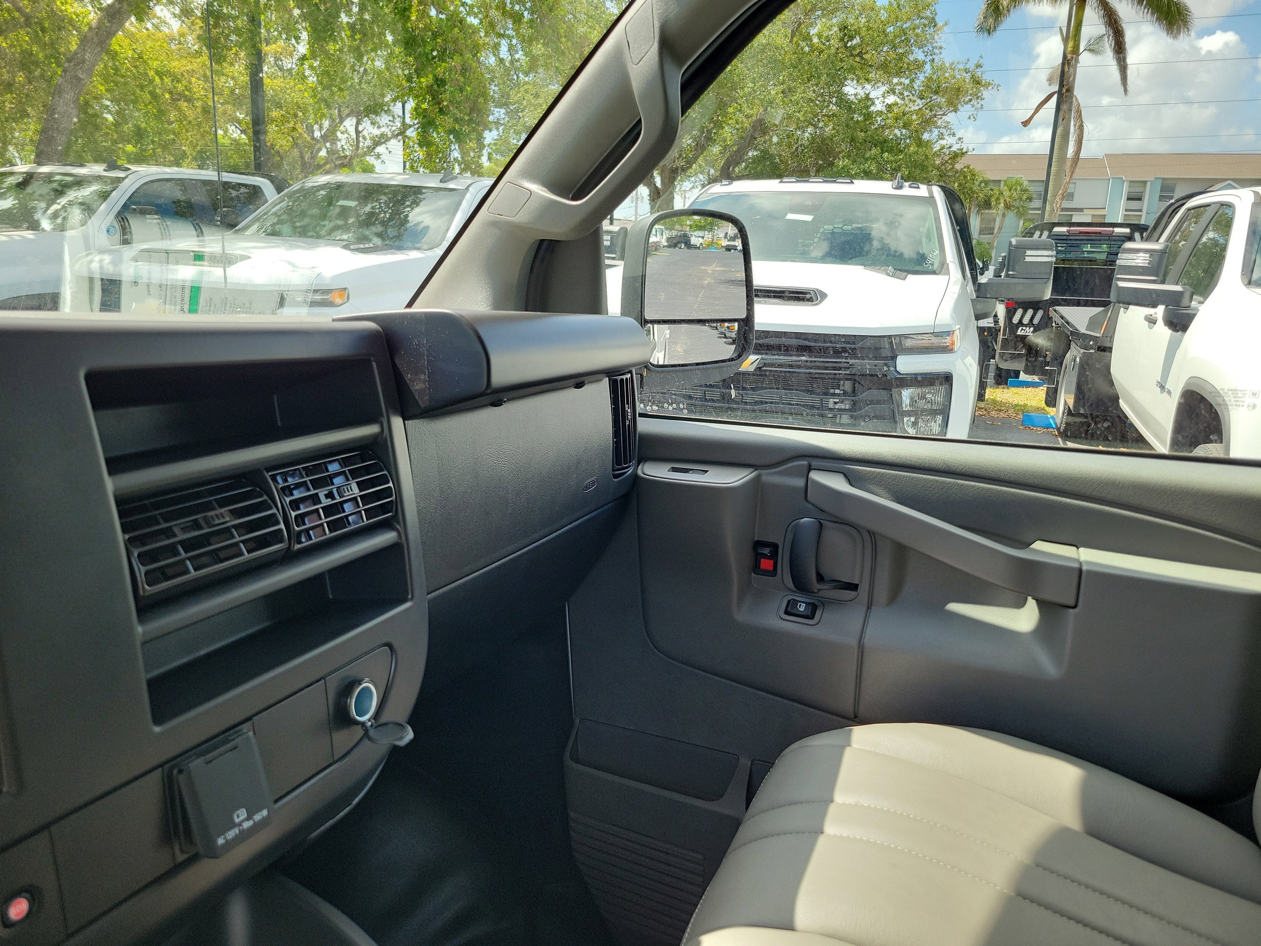 2025 Chevrolet Express Cargo 2500 WT