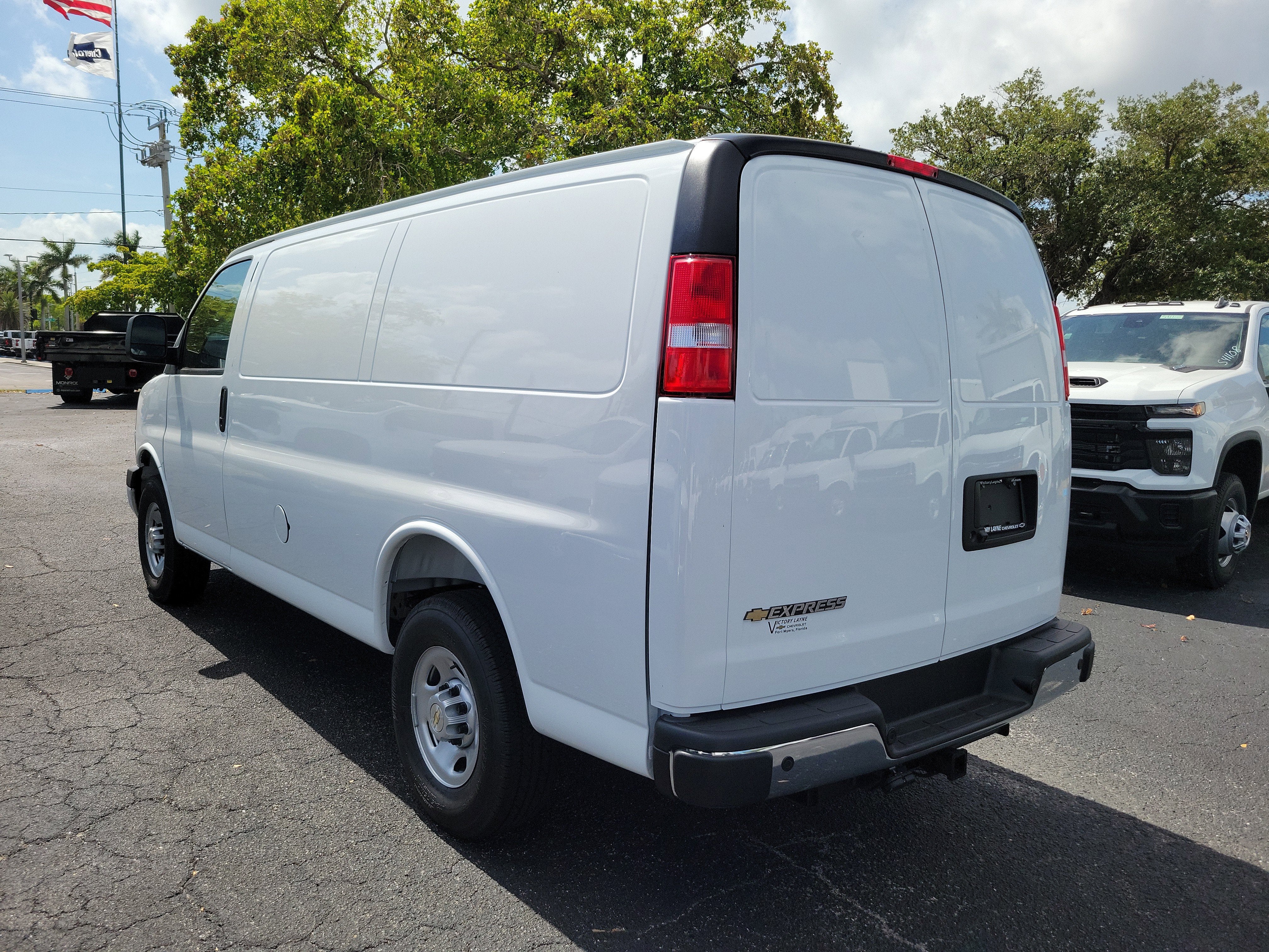 2025 Chevrolet Express Cargo 2500 WT