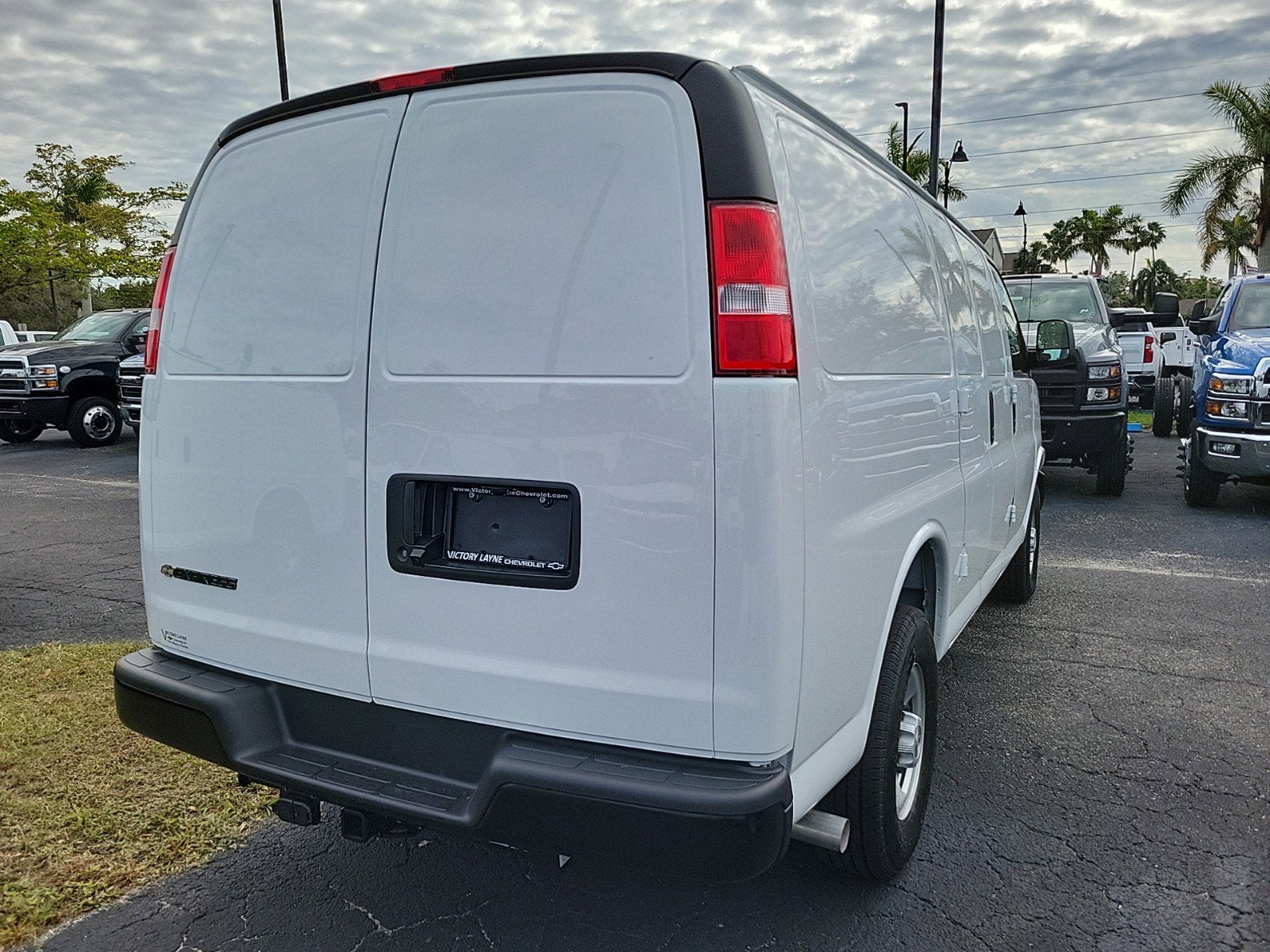 2025 Chevrolet Express Cargo 2500 WT