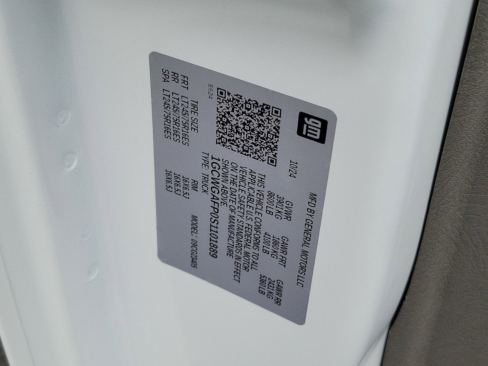 2025 Chevrolet Express Cargo 2500 WT