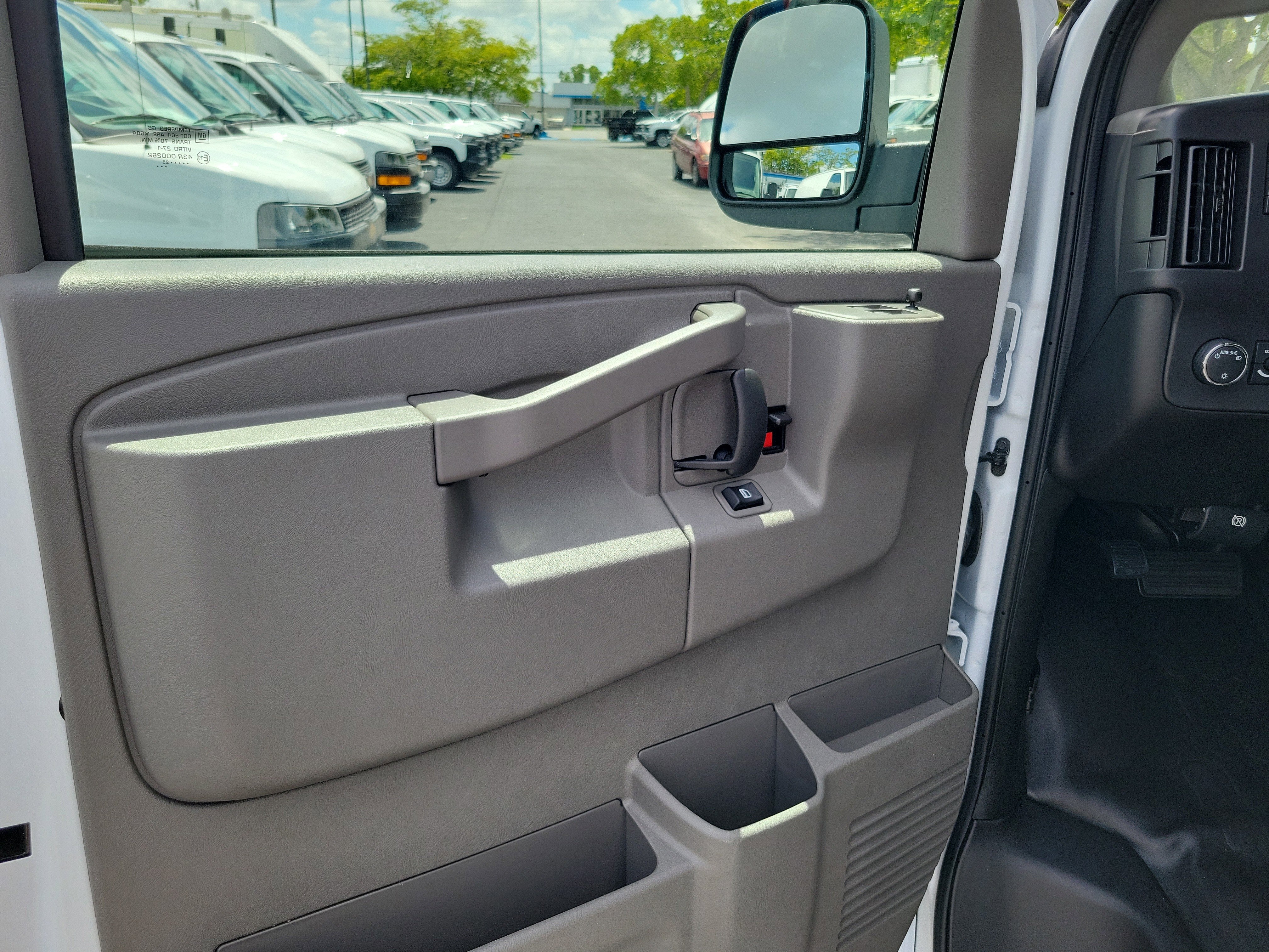 2025 Chevrolet Express Cargo 2500 WT