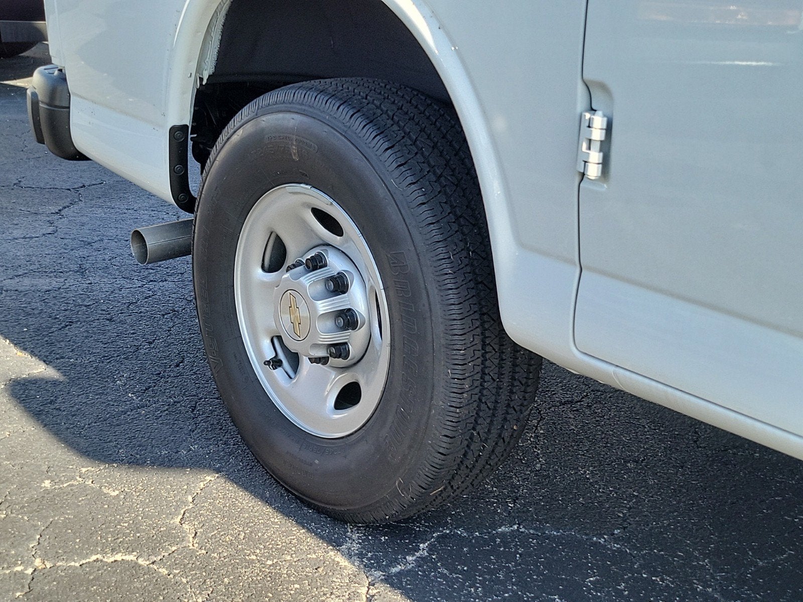 2024 Chevrolet Express Cargo 2500 WT