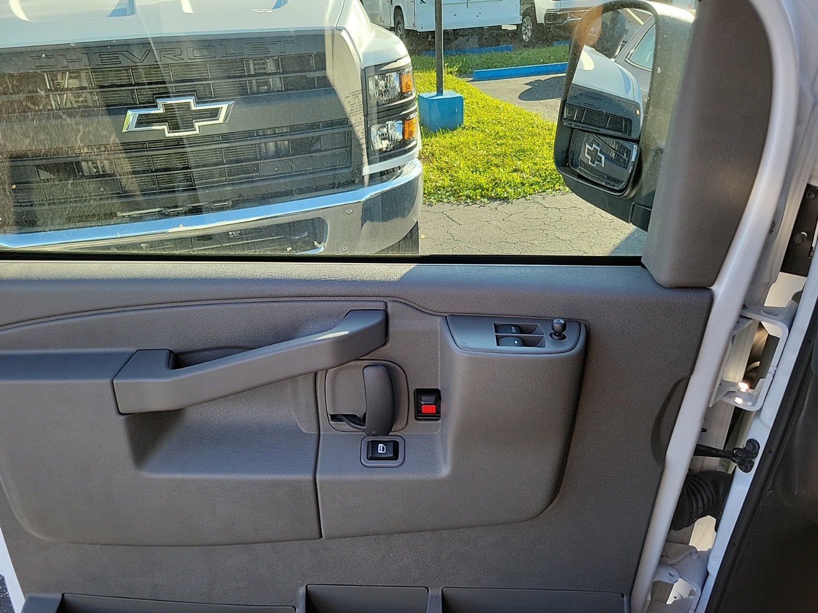 2024 Chevrolet Express Cargo 2500 WT