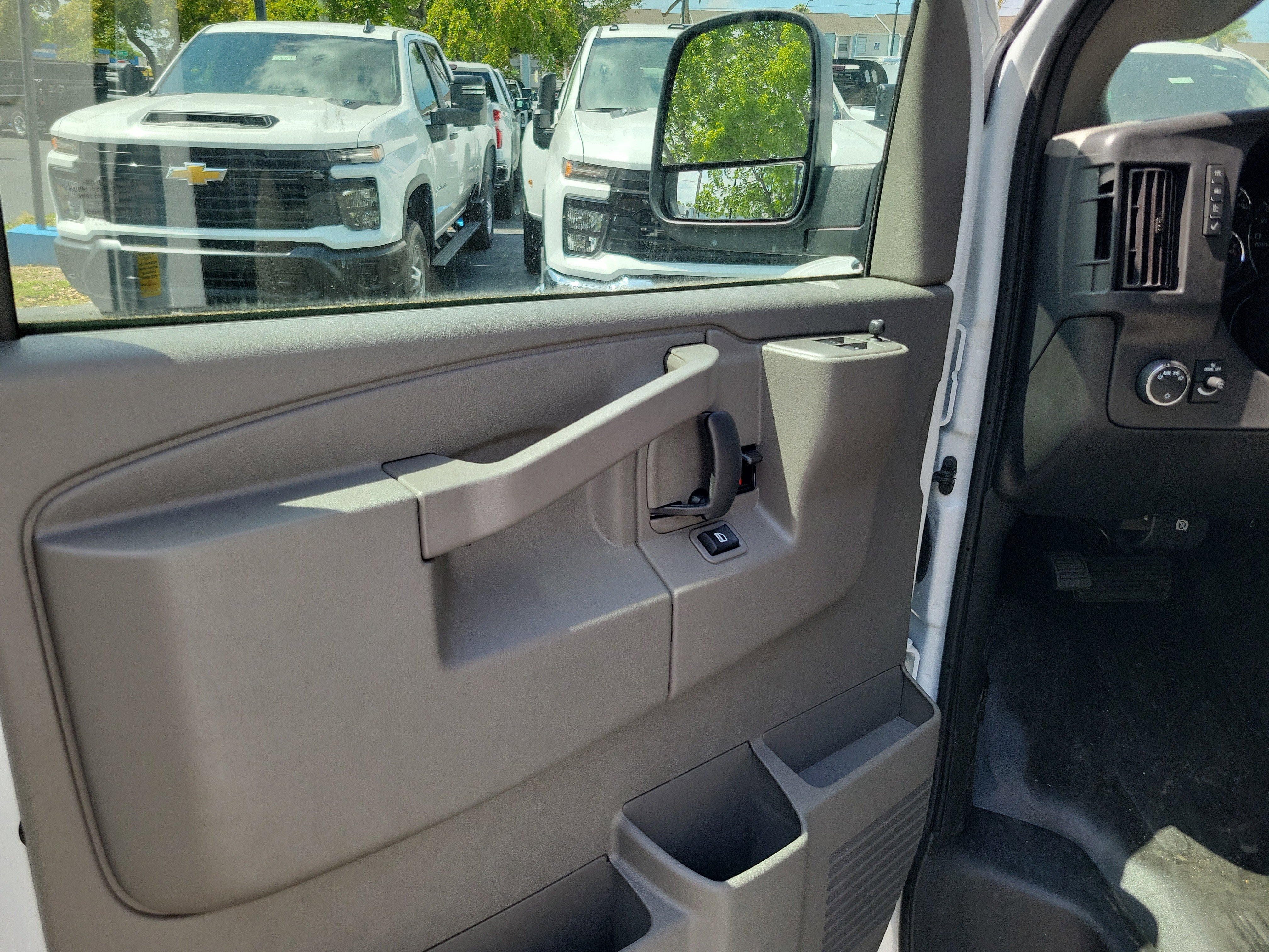 2025 Chevrolet Express Cargo 2500 WT