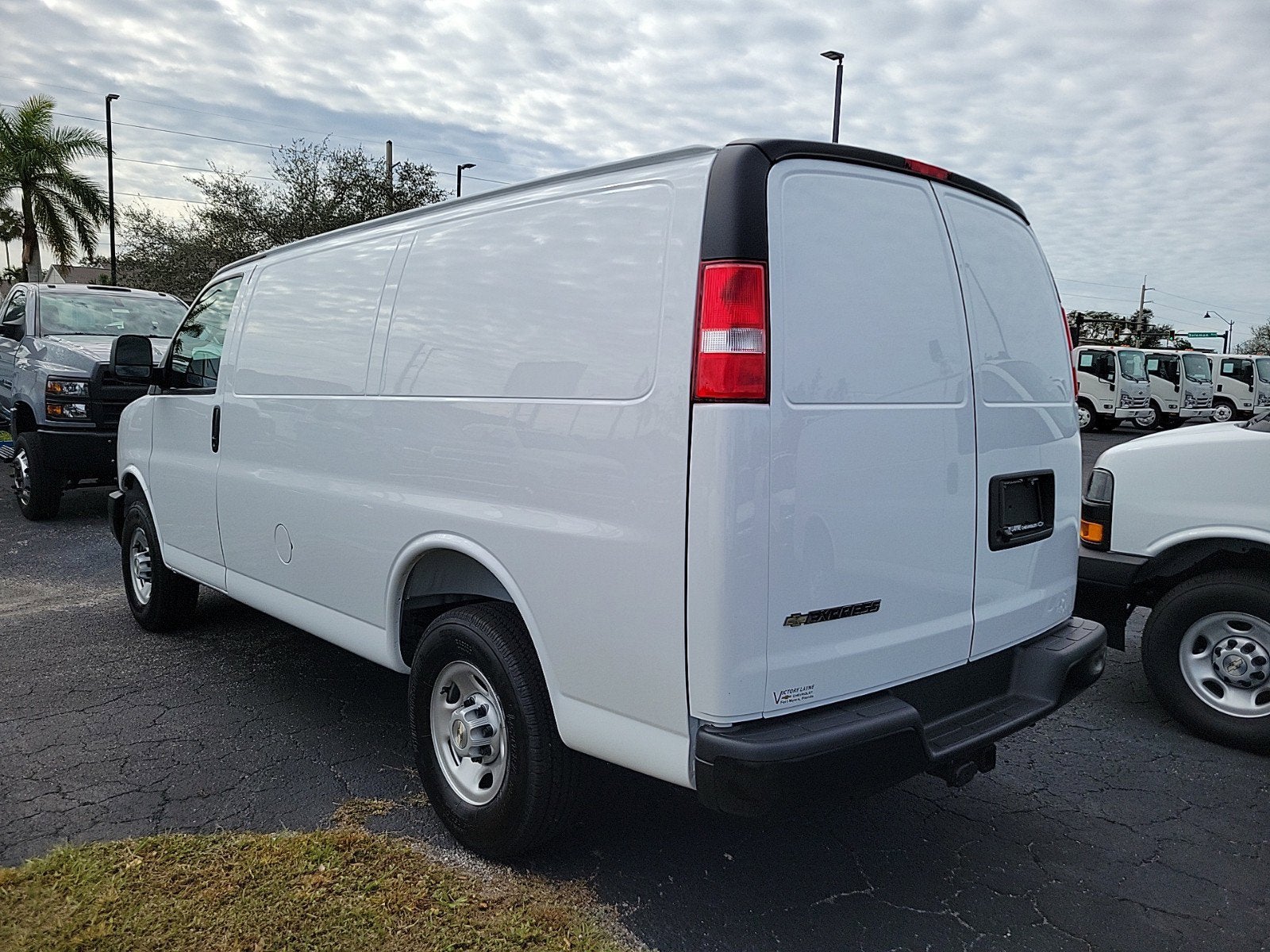 2025 Chevrolet Express Cargo 2500 WT