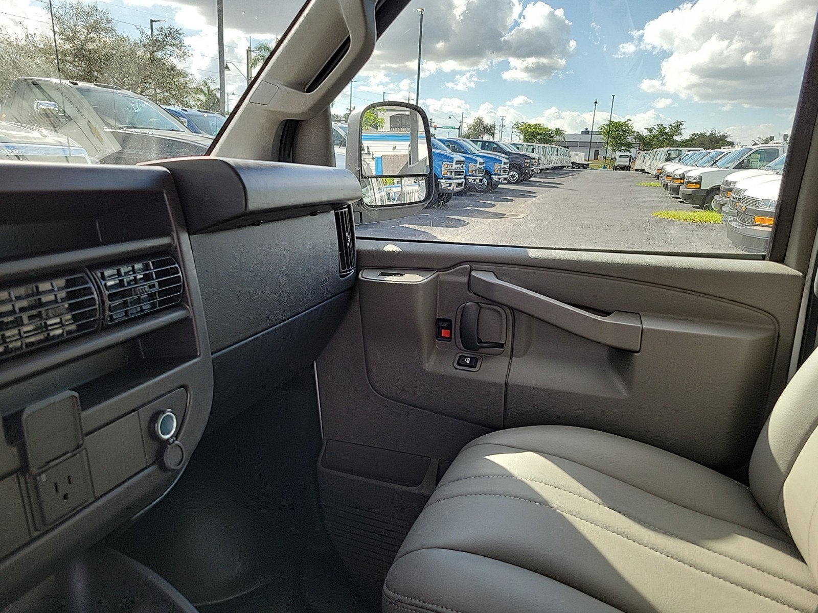 2024 Chevrolet Express Cargo 2500 WT