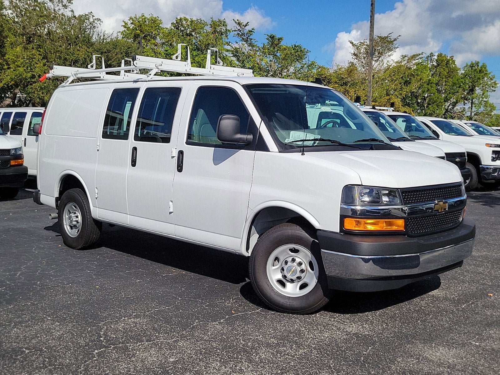 2024 Chevrolet Express Cargo 2500 WT