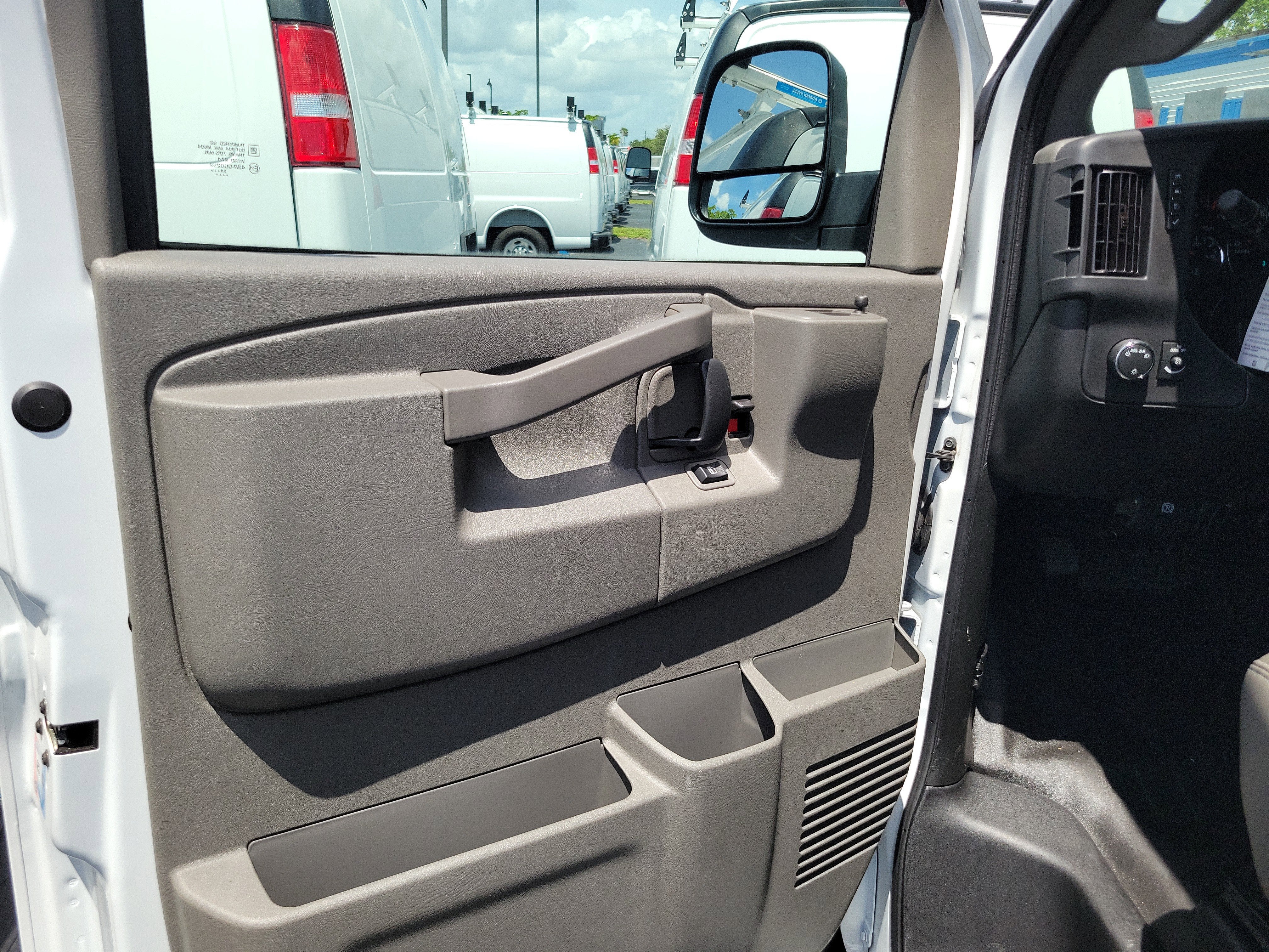 2025 Chevrolet Express Cargo 2500 WT