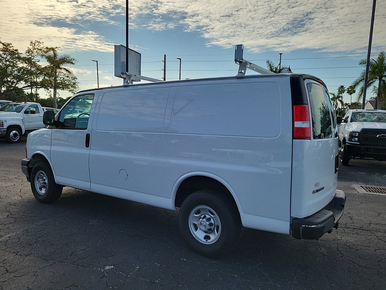 2024 Chevrolet Express Cargo 2500 WT