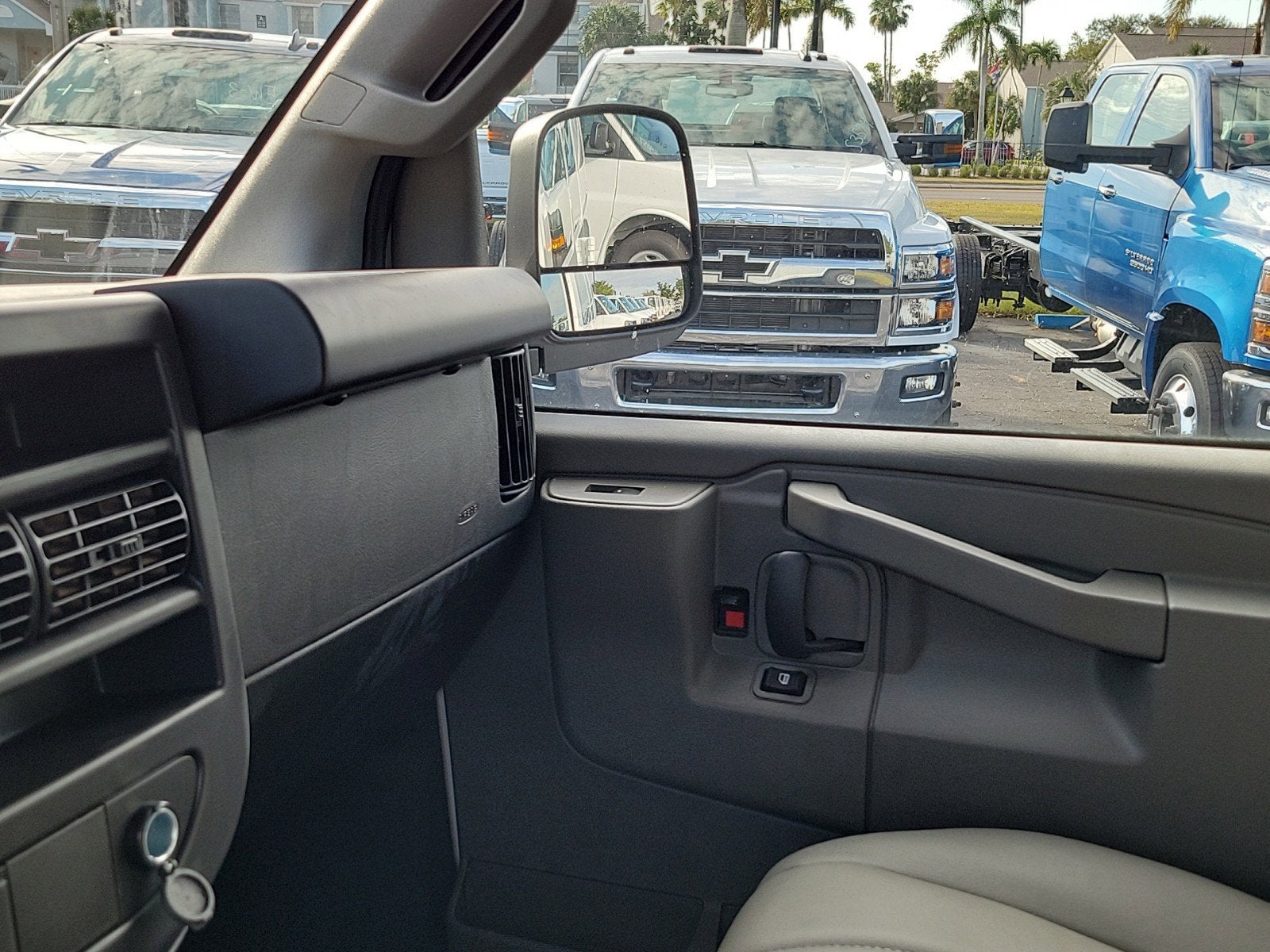 2024 Chevrolet Express Cargo 2500 WT