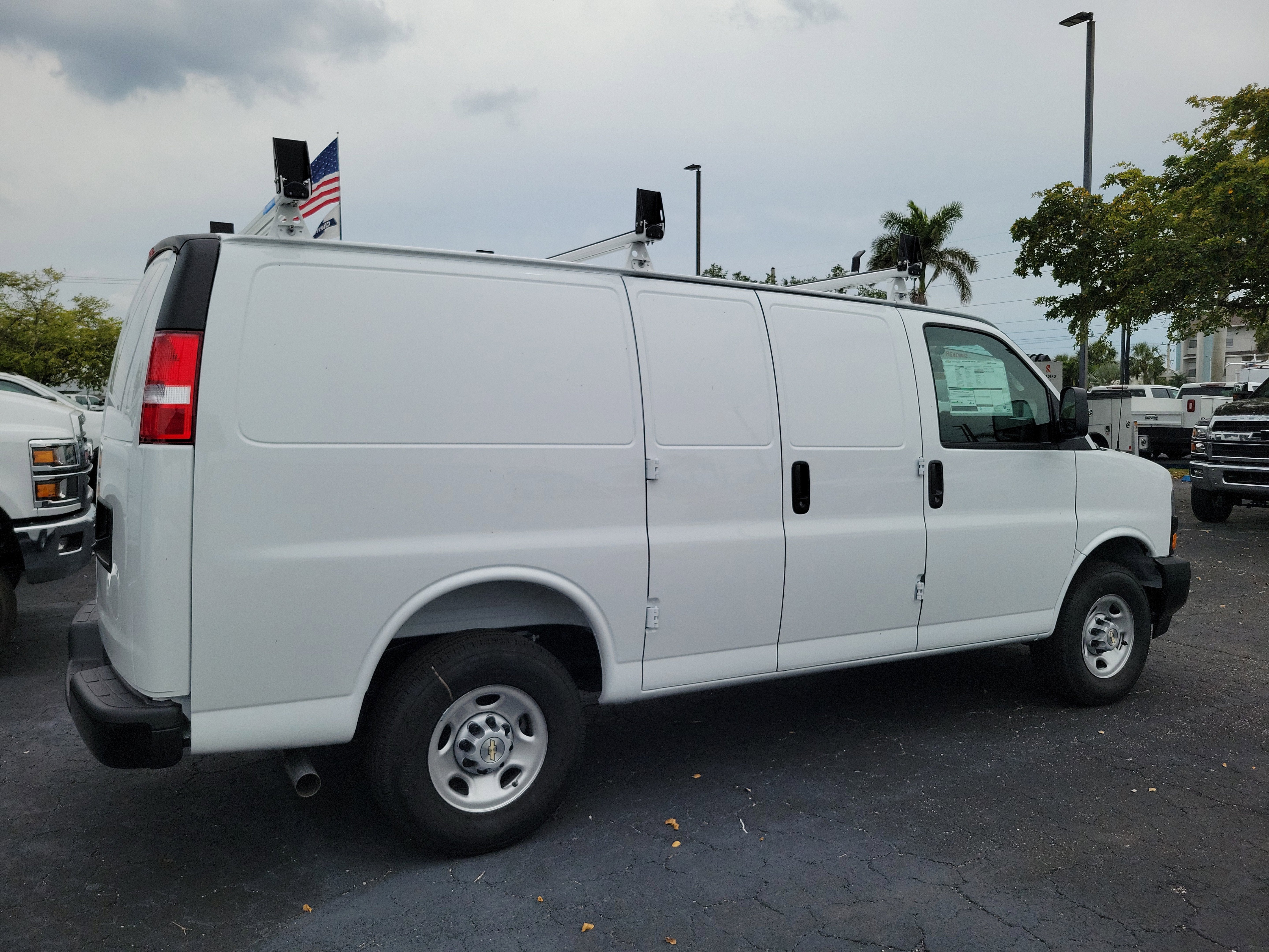 2025 Chevrolet Express Cargo 2500 WT