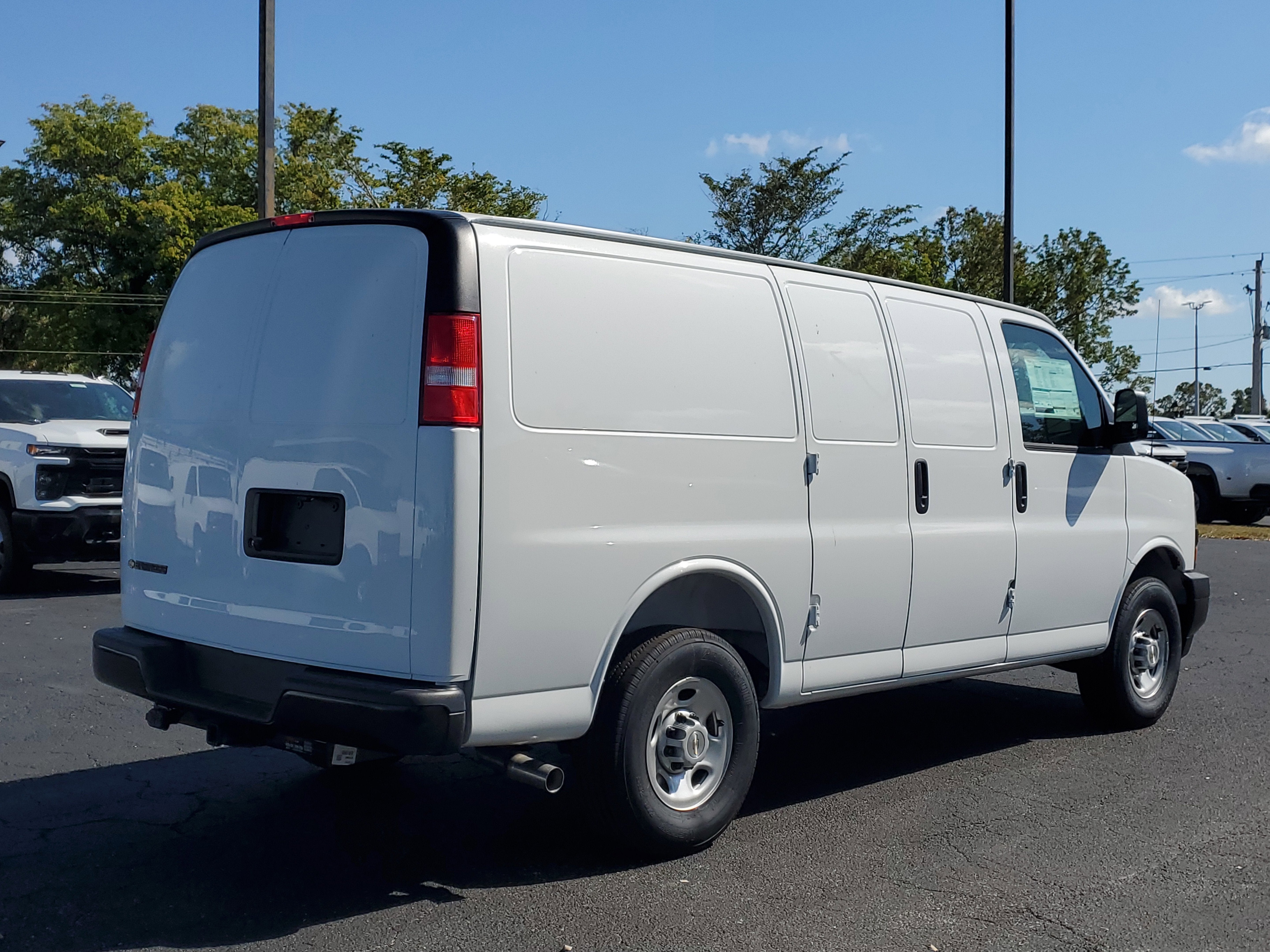 2025 Chevrolet Express Cargo 2500 WT