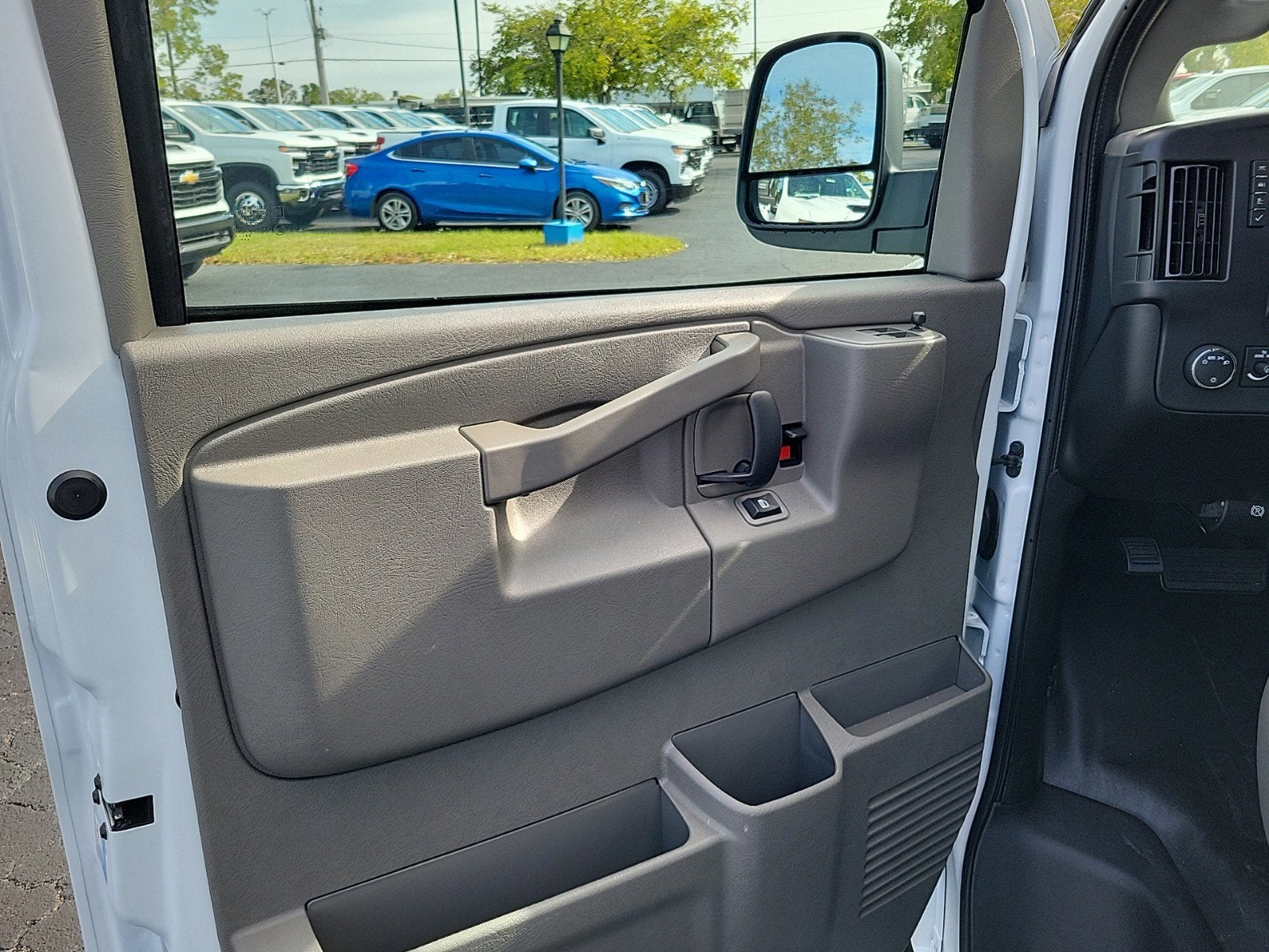 2025 Chevrolet Express Cargo 2500 WT