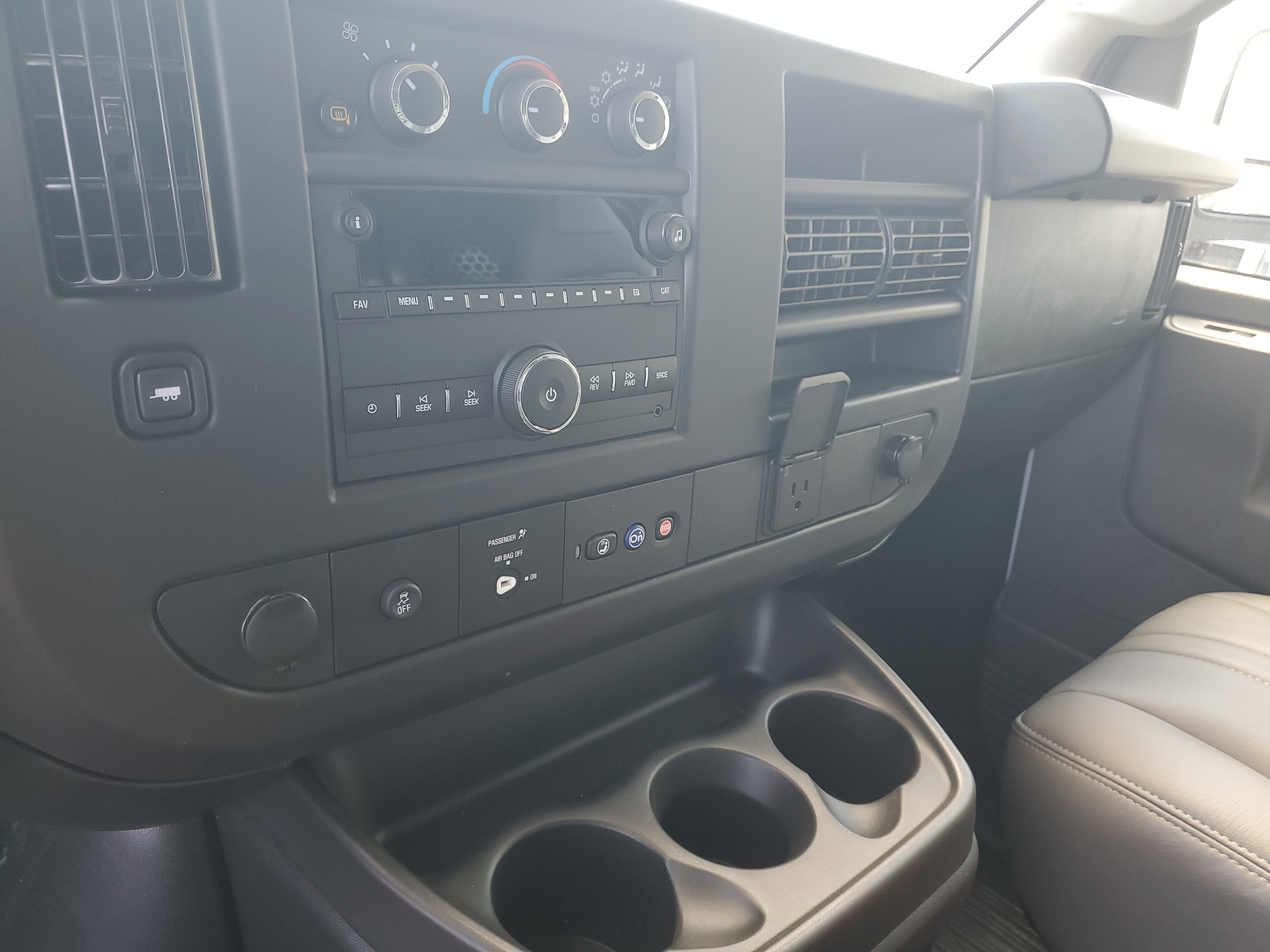 2025 Chevrolet Express Cargo 2500 WT