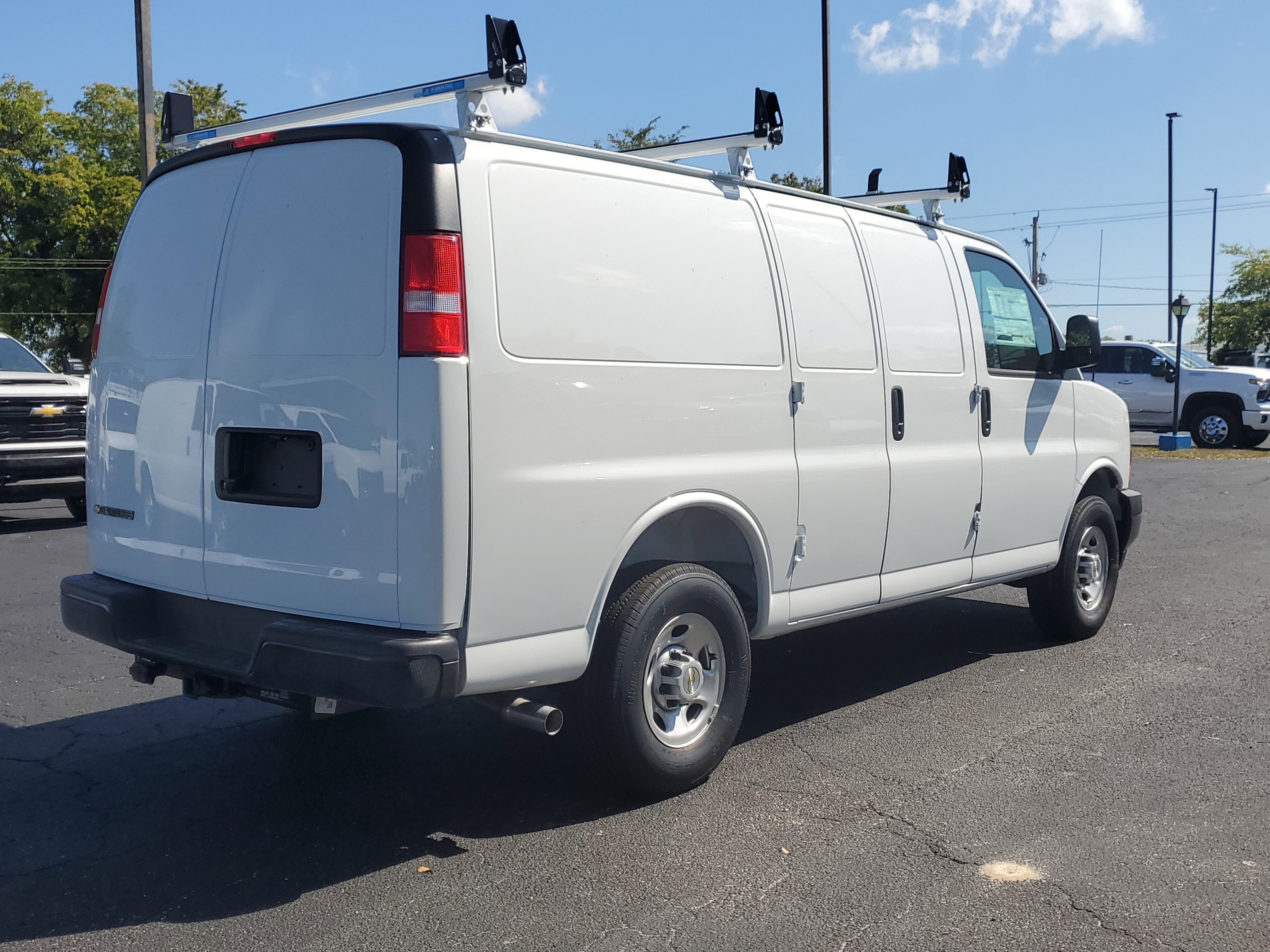 2025 Chevrolet Express Cargo 2500 WT