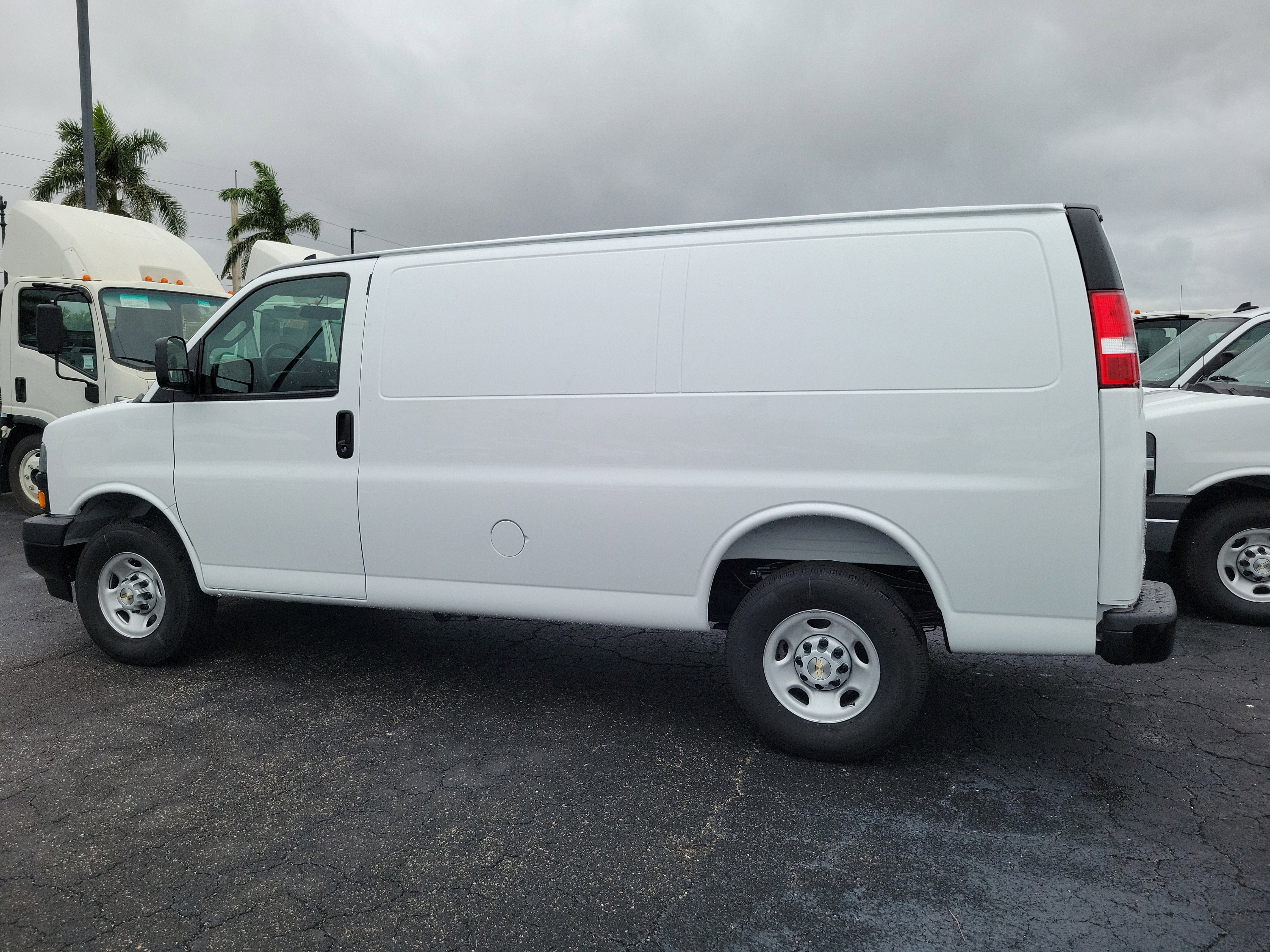2025 Chevrolet Express Cargo 2500 WT