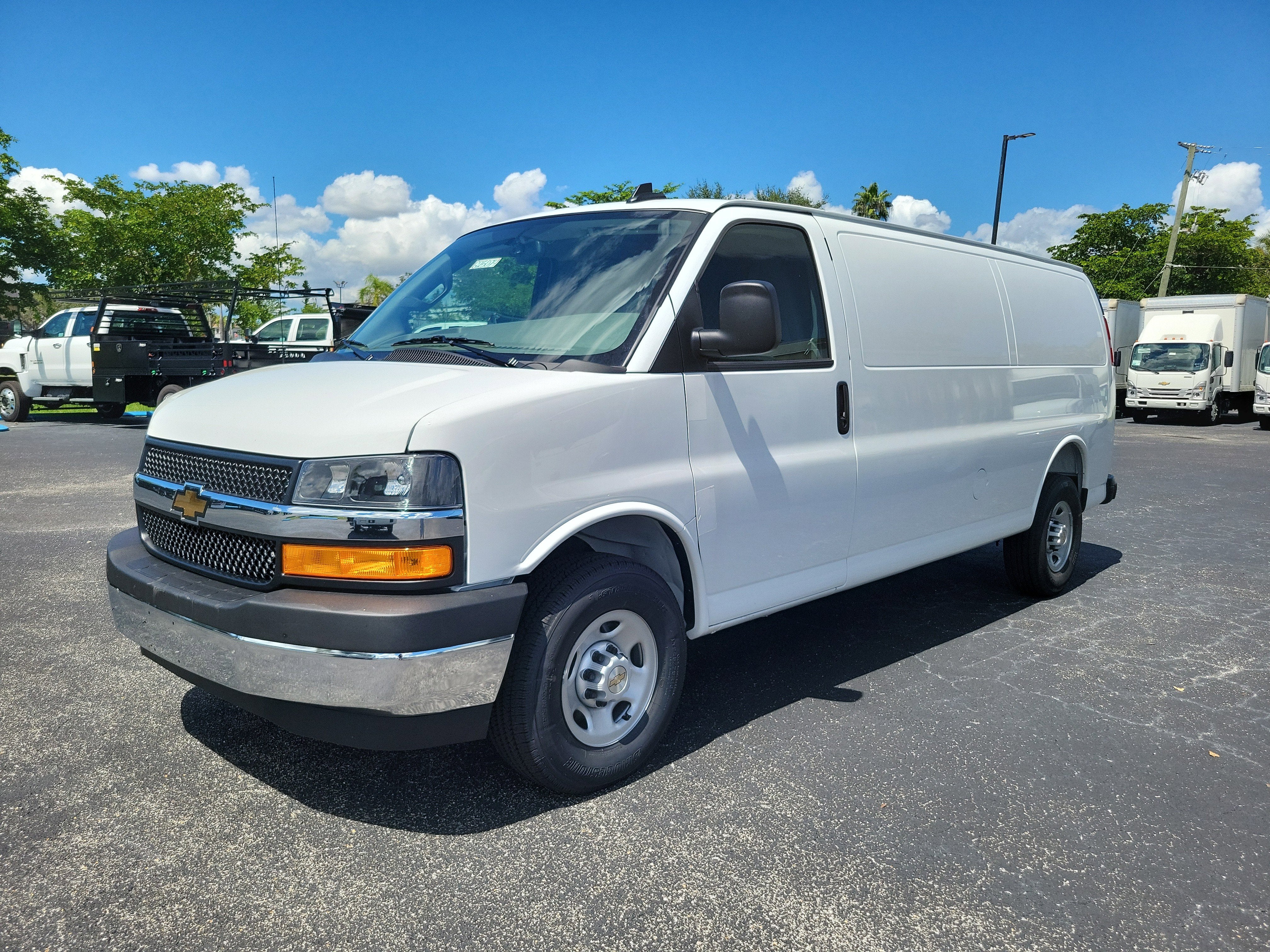 2025 Chevrolet Express Cargo 2500 WT