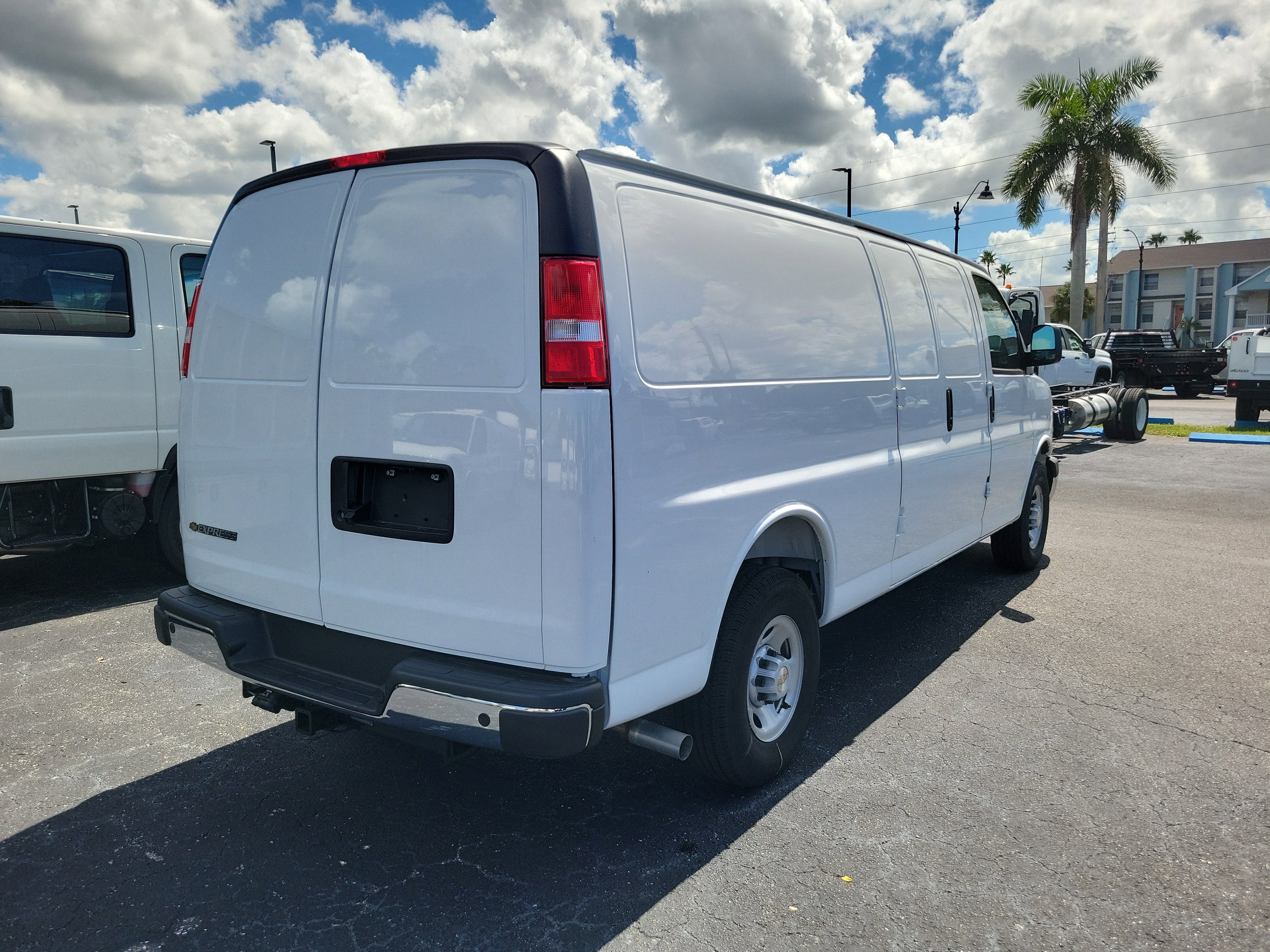 2025 Chevrolet Express Cargo 2500 WT