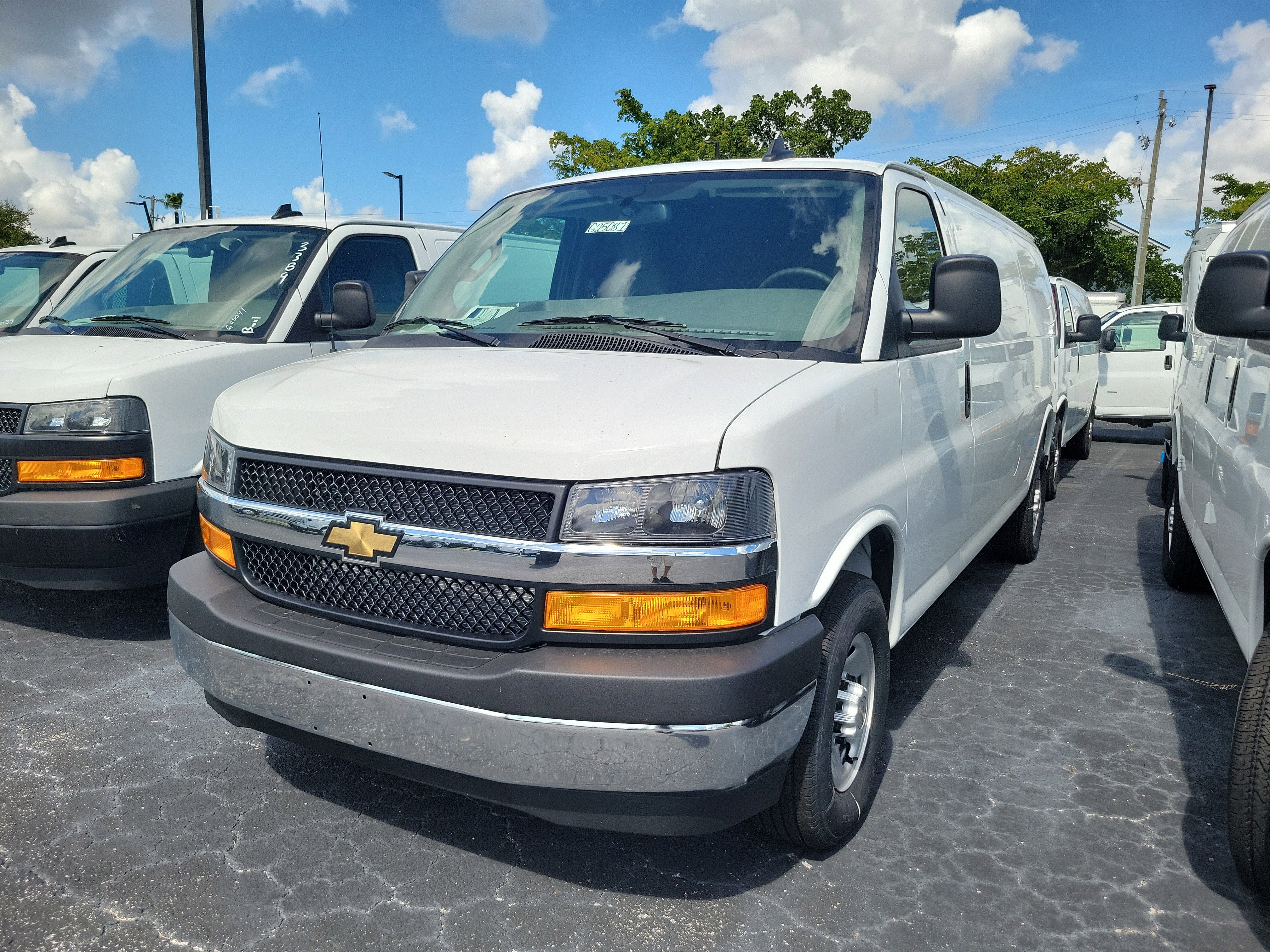 2025 Chevrolet Express Cargo 2500 WT