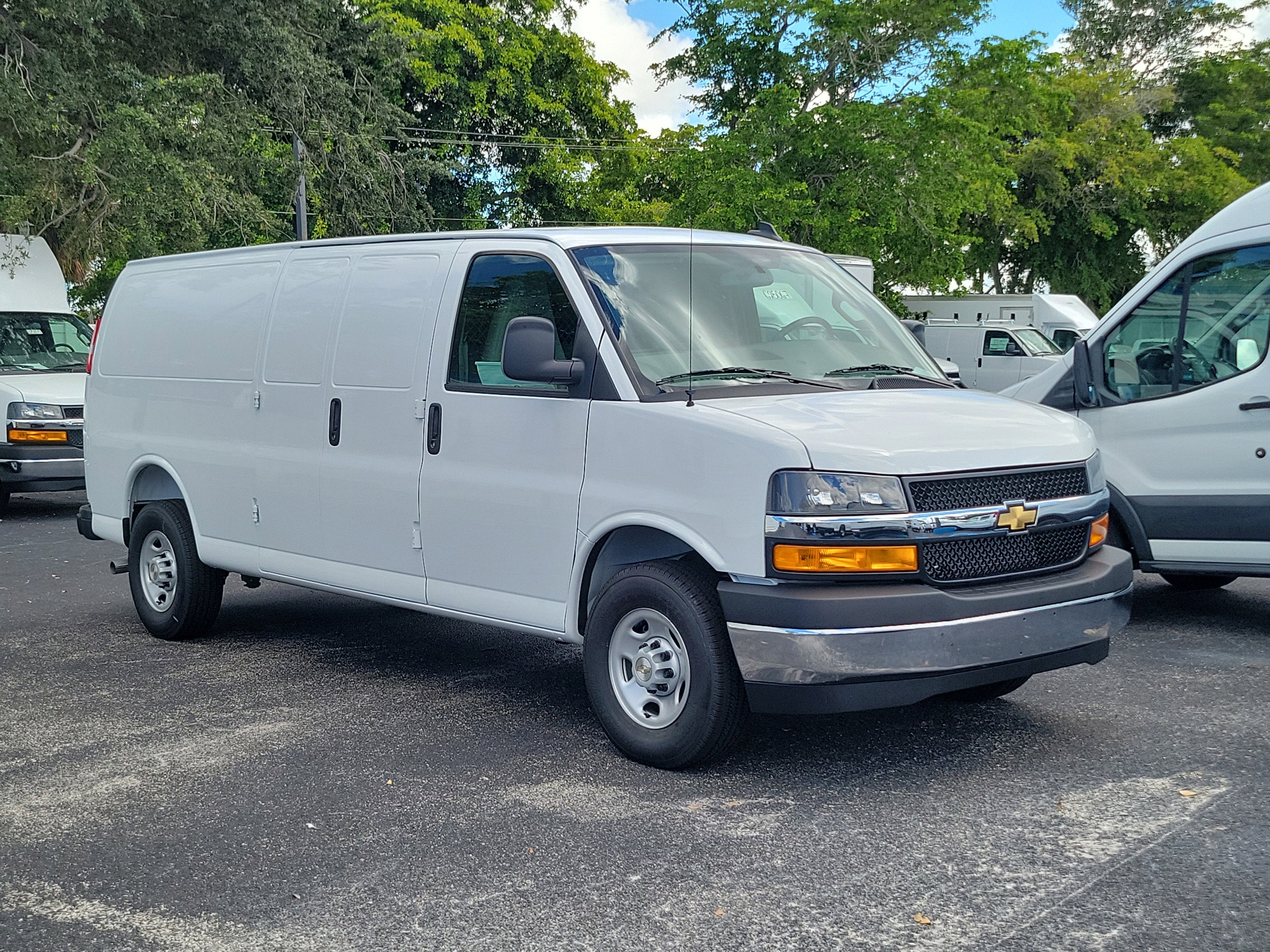 2025 Chevrolet Express Cargo 2500 WT